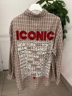 Camicia a quadri con taschino con scritta sul retro