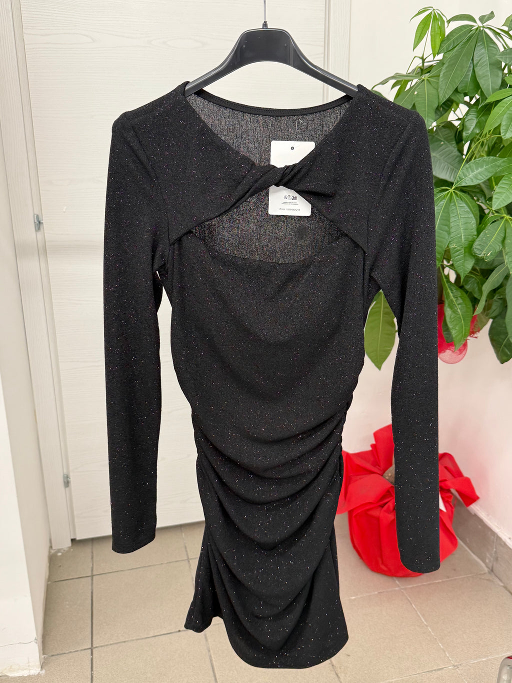 Abito corto a maniche lunghe brillantinato con intreccio sullo scollo FGD MODA