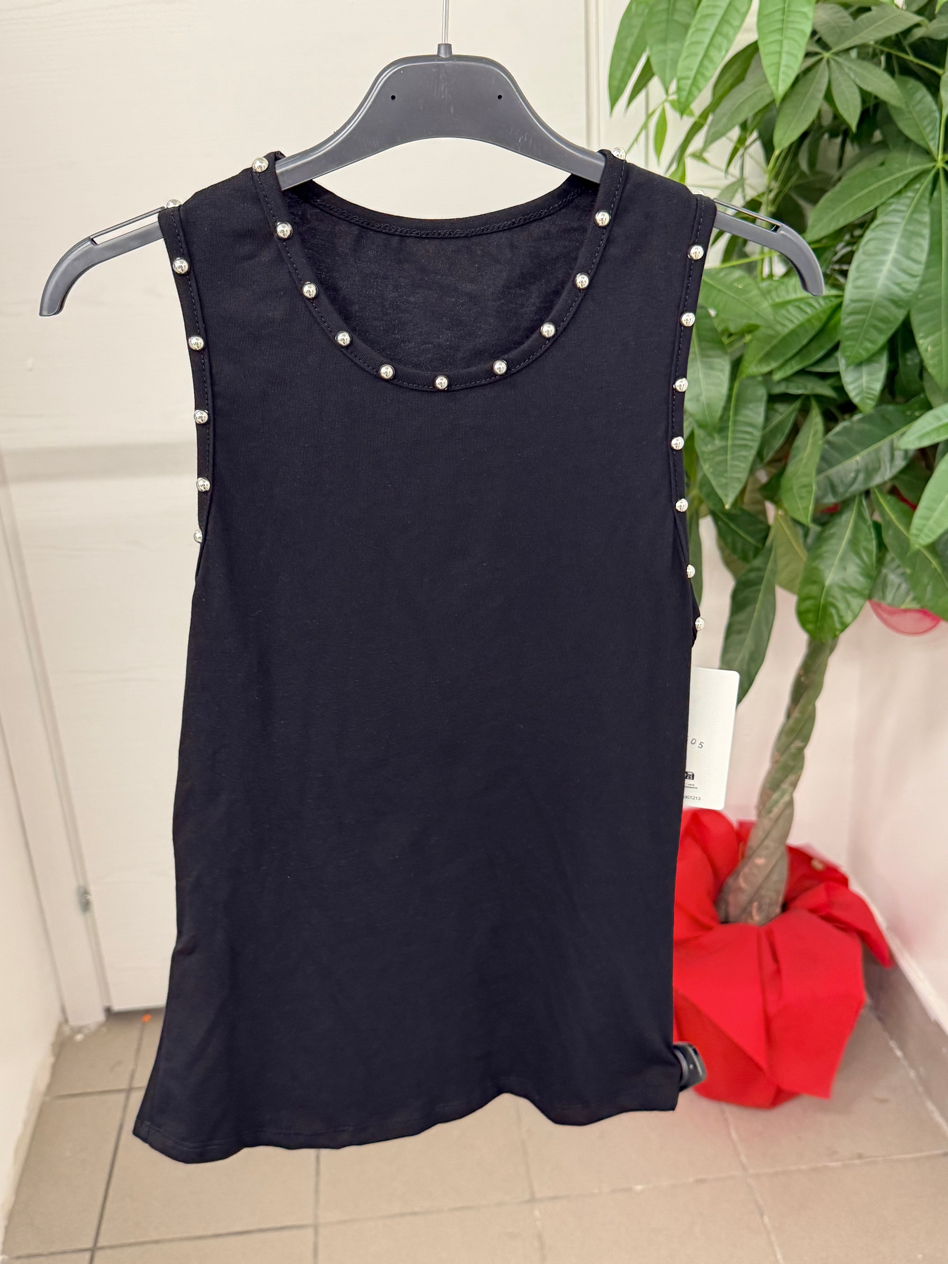 Canotta in cotone con borchie sui bordi FGD MODA