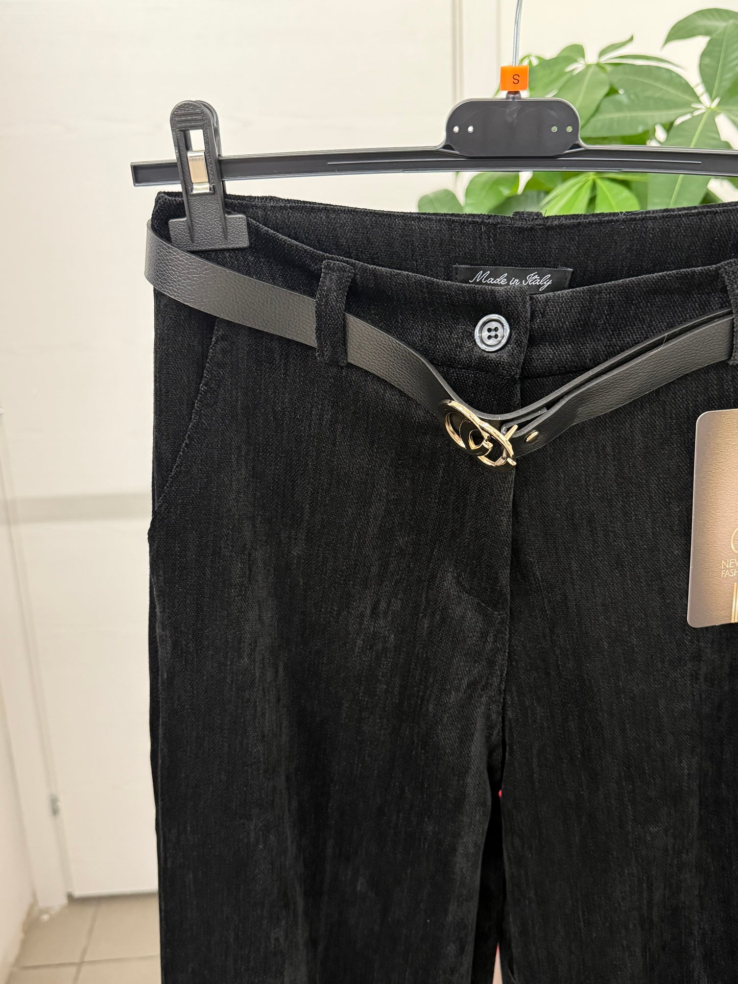 Pantaloni a palazzo effetto velluto con cinta