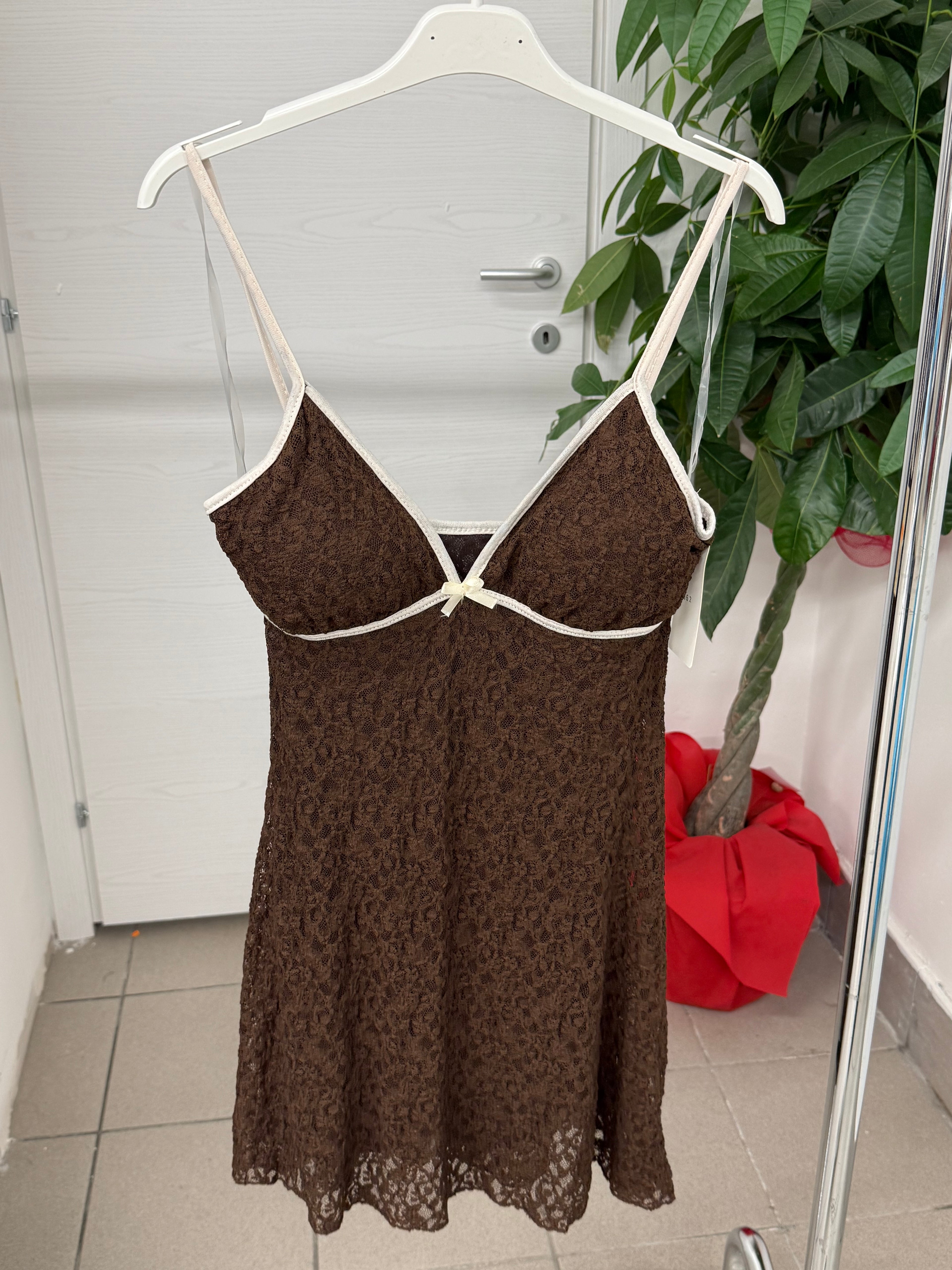 Abito corto in pizzo a spalline FGD MODA