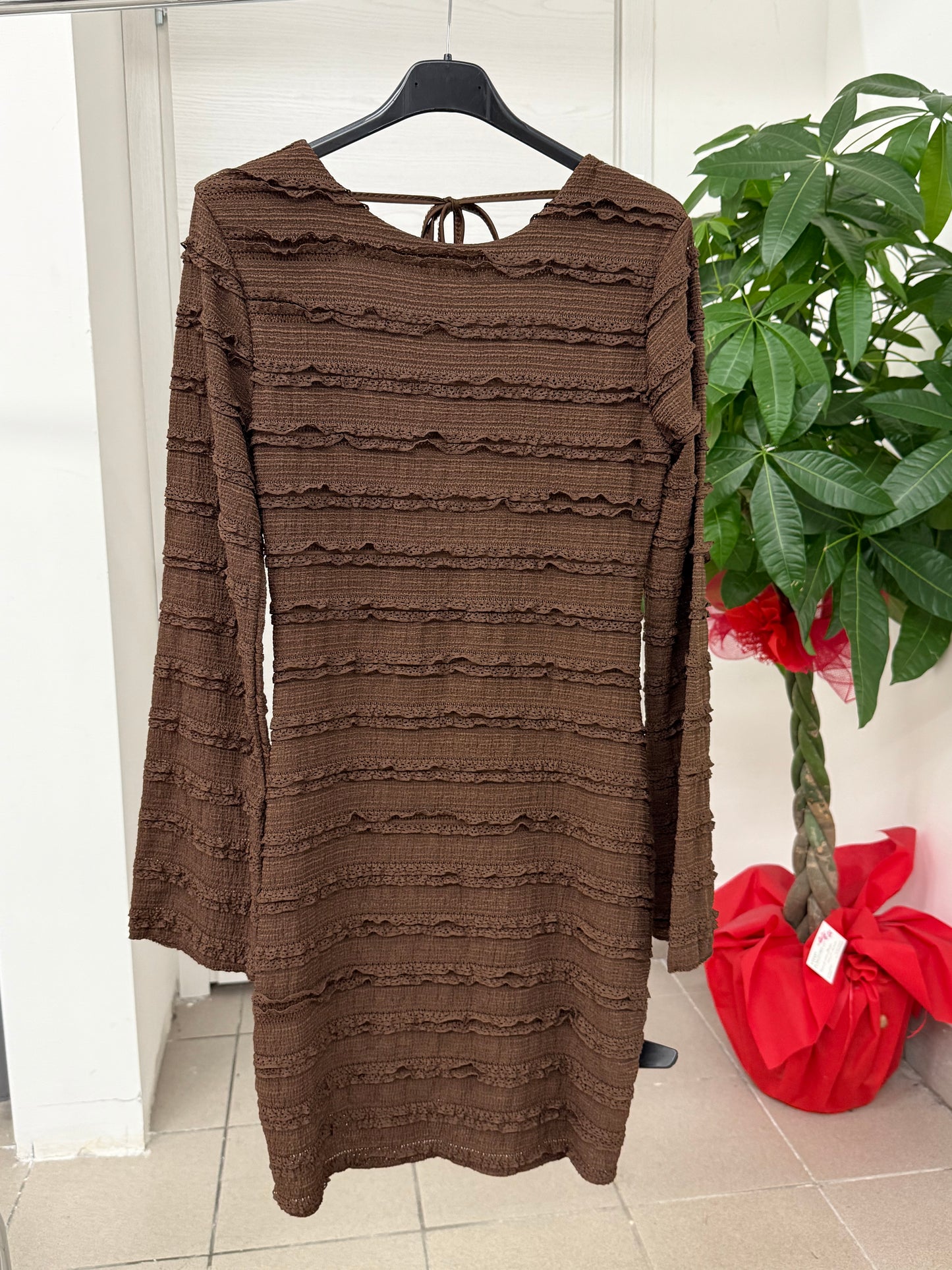 Abito lungo ricamato con scollatura sul retro FGD MODA