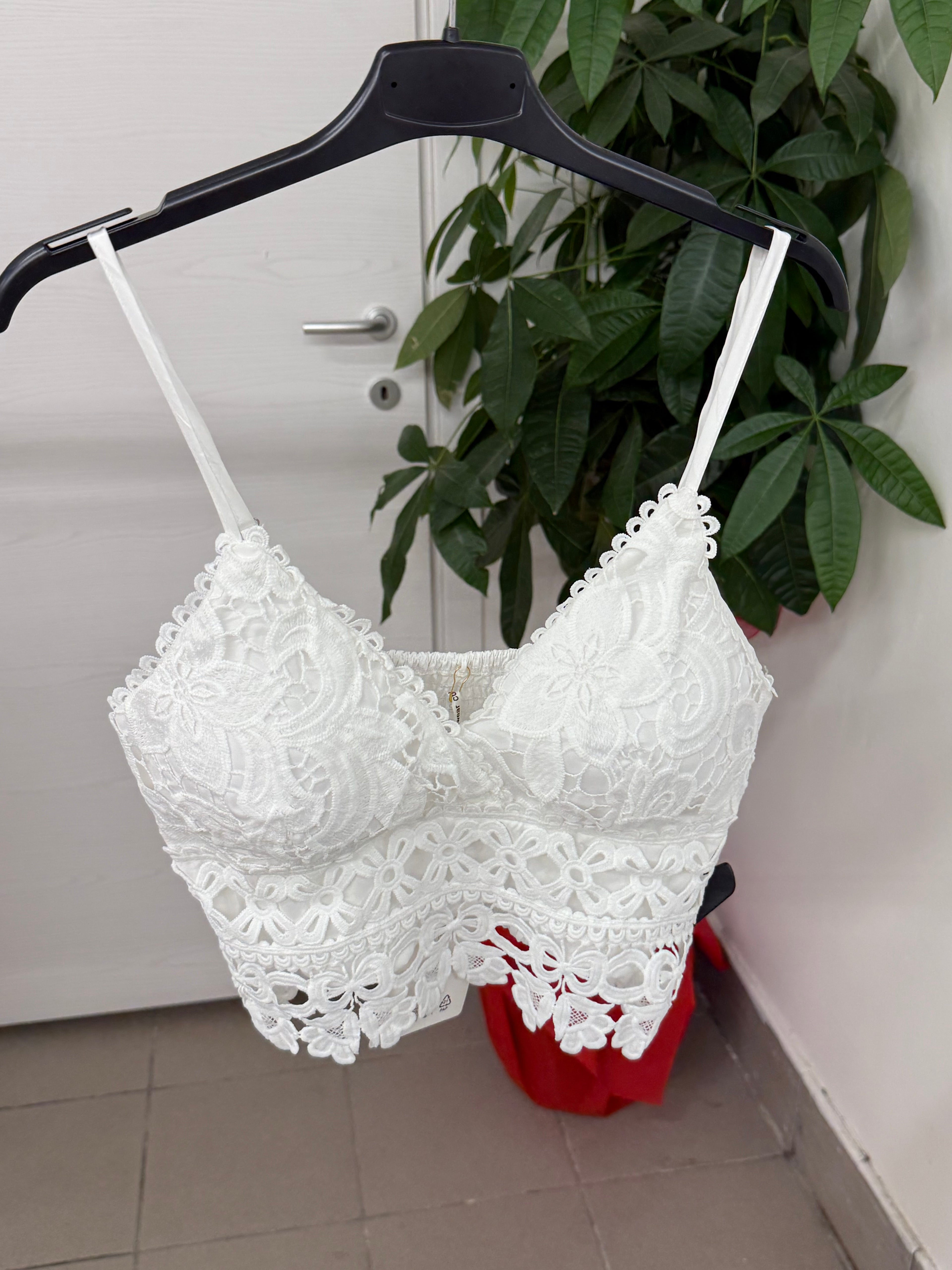 Top crop in pizzo con spalline regolabili FGD MODA