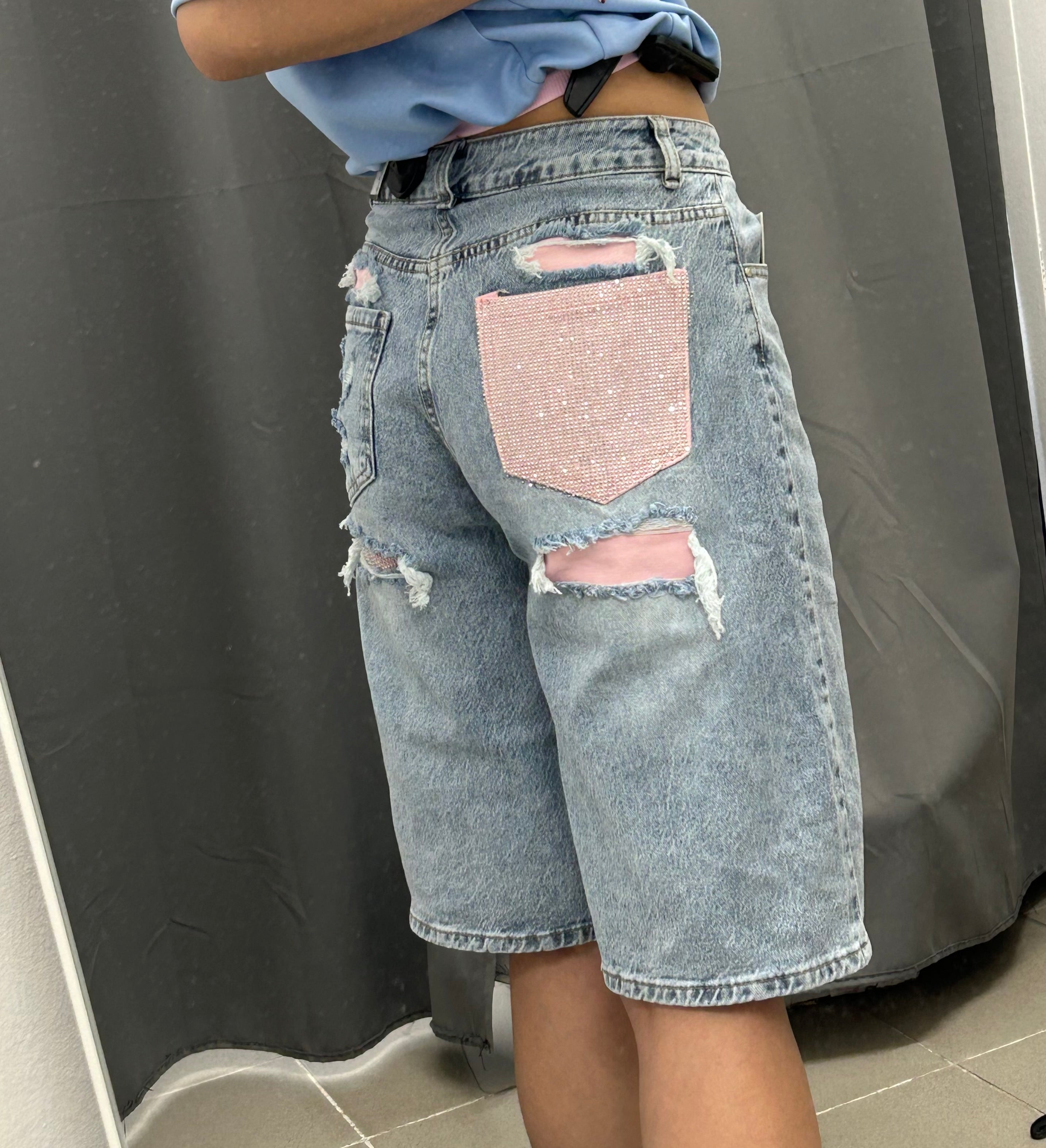 Bermuda con taschino e strappo brillantinato rosa FGD MODA