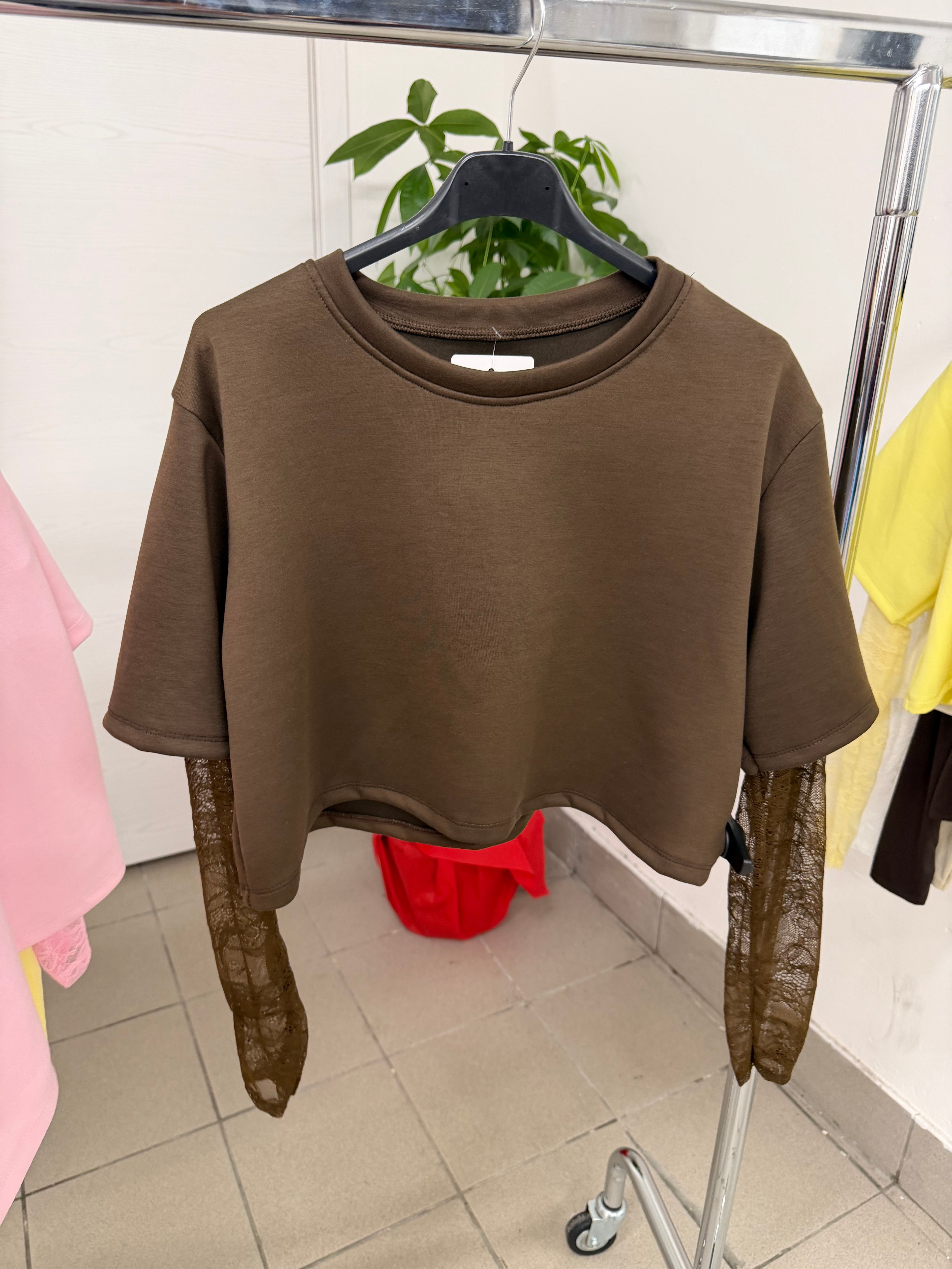 Maglietta con maniche in pizzo crop FGD MODA