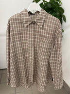Camicia a quadri con taschino con scritta sul retro