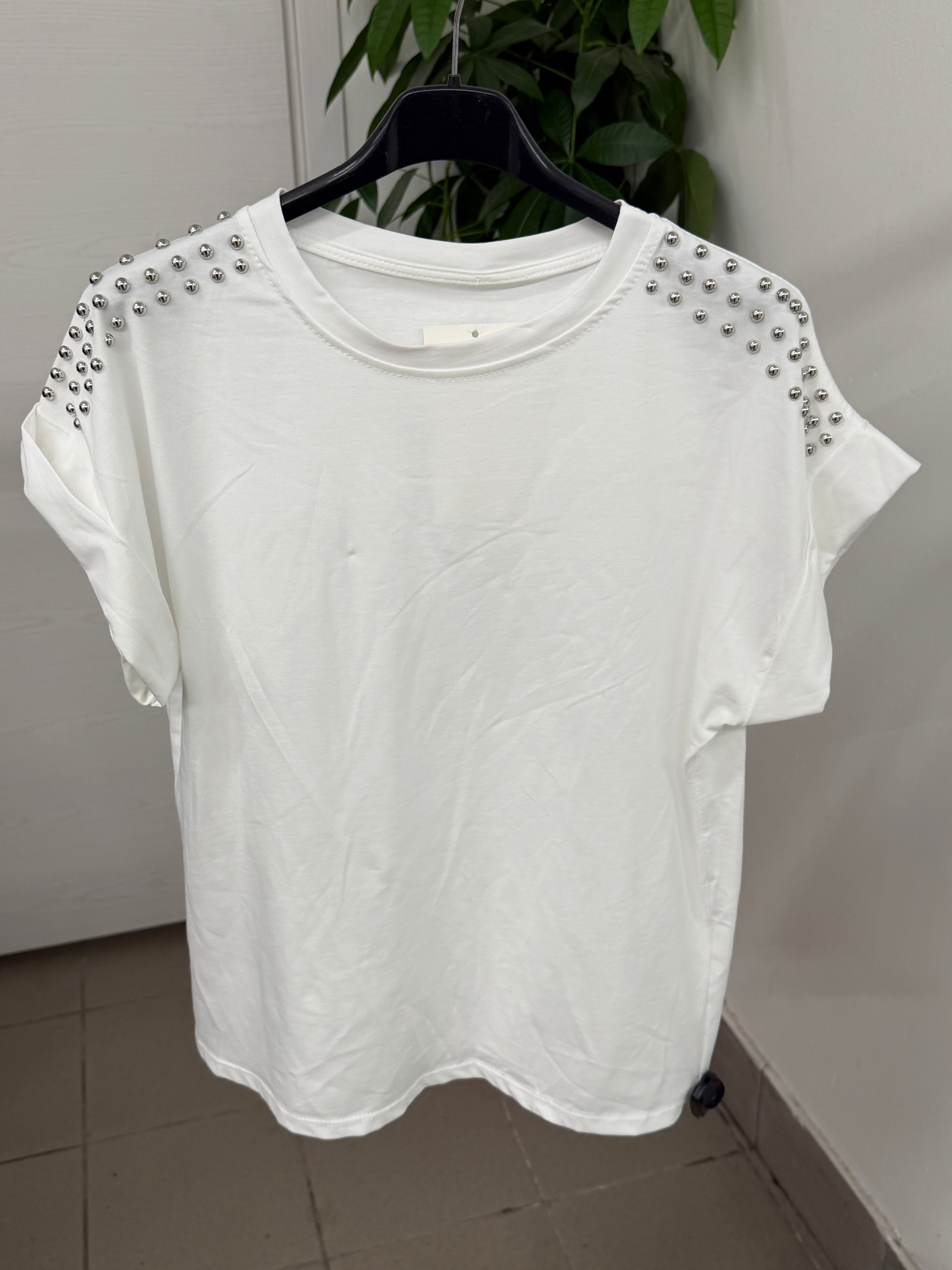 T-shirt in cotone con borchie sulle spalle FGD MODA