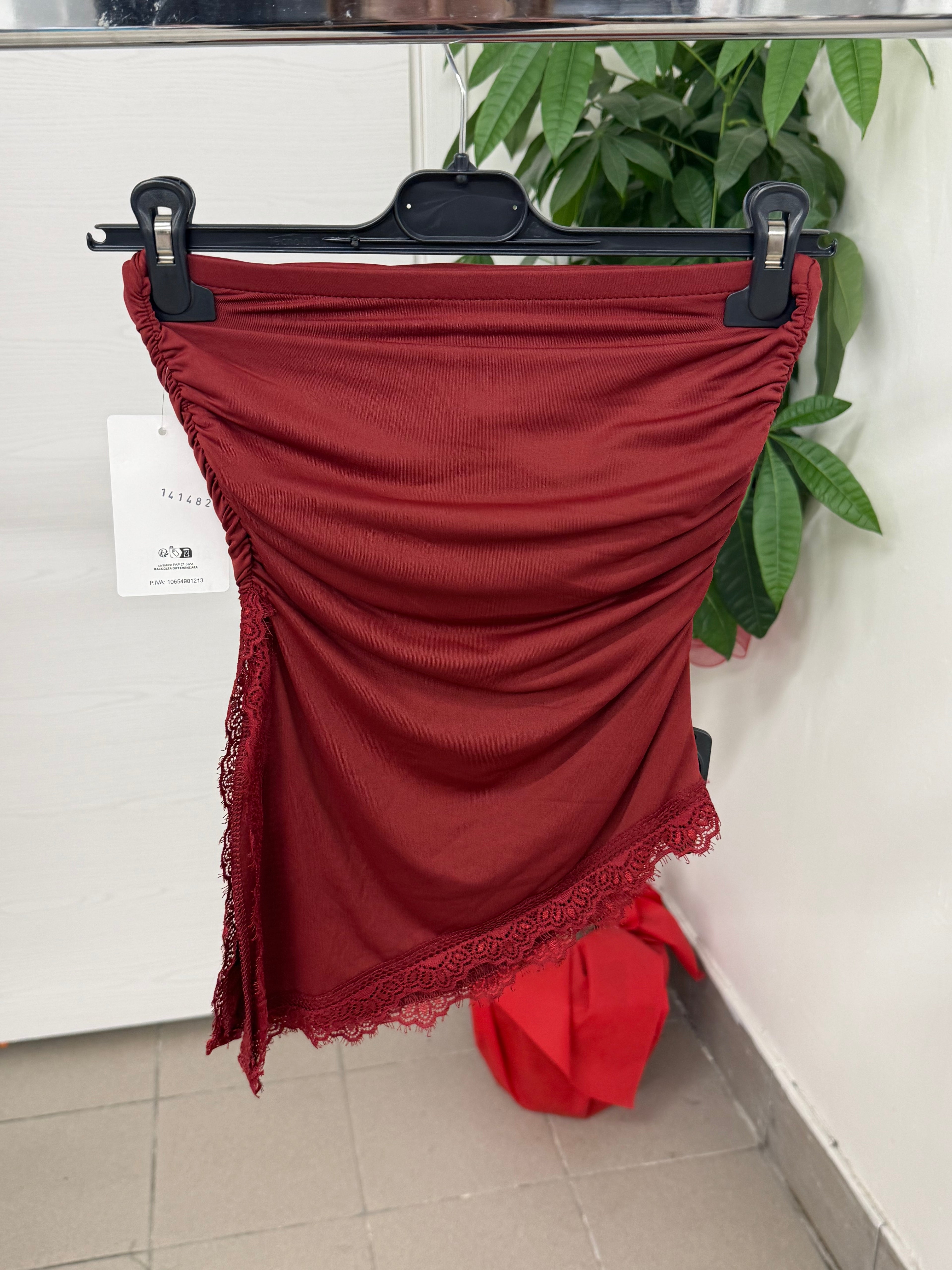 Top a fascia arricciato con taglio obliquo in pizzo FGD MODA