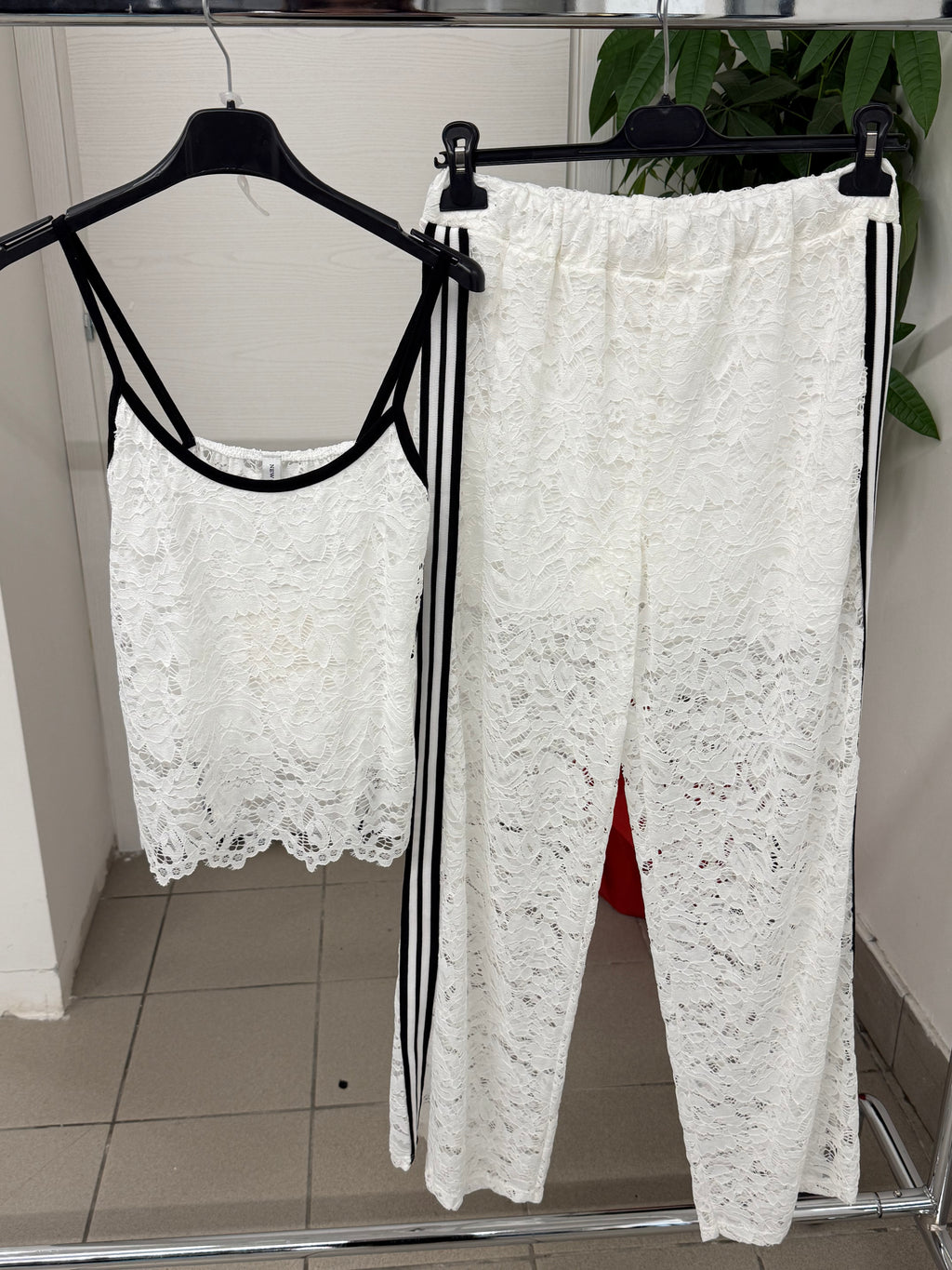 Set coordinato in pizzo Canotta e Pantaloni a palazzo con strisce laterali FGD MODA
