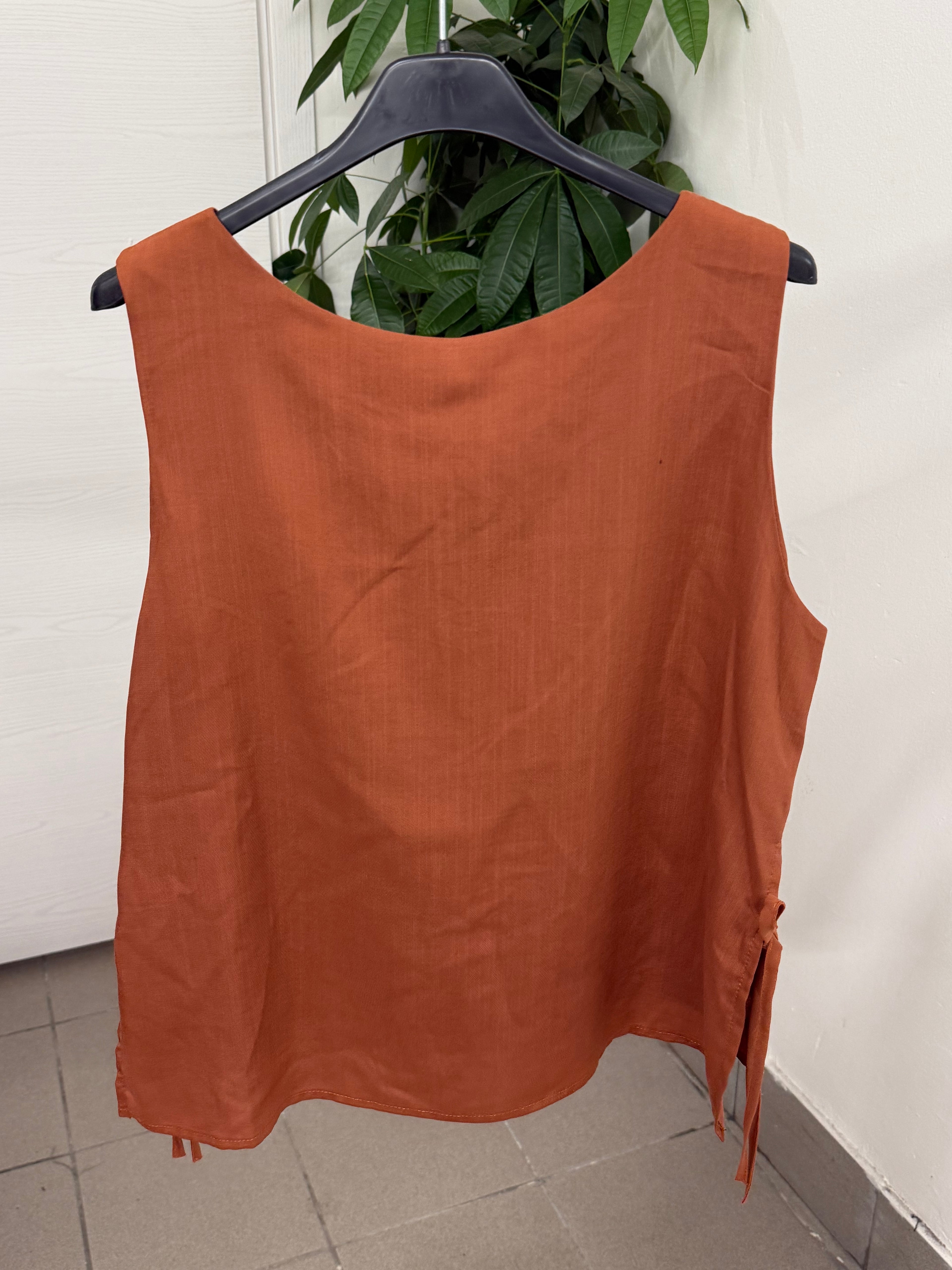 Canotta in tencel con fiocchi laterali FGD MODA