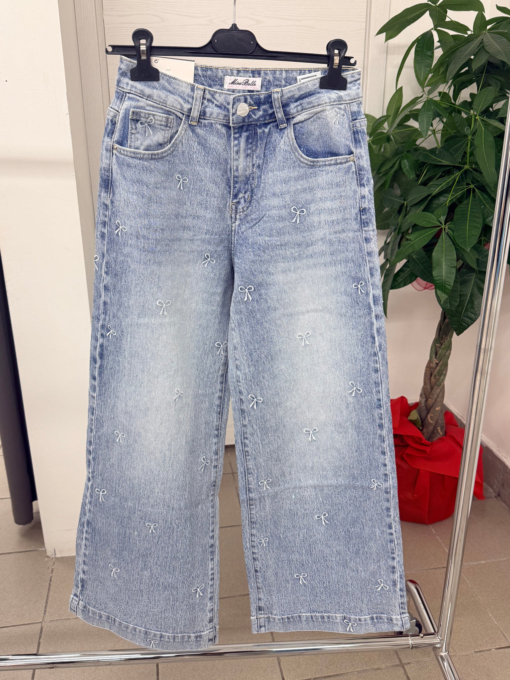 Jeans wide leg con fiocchi ricamati e brillantini FGD MODA