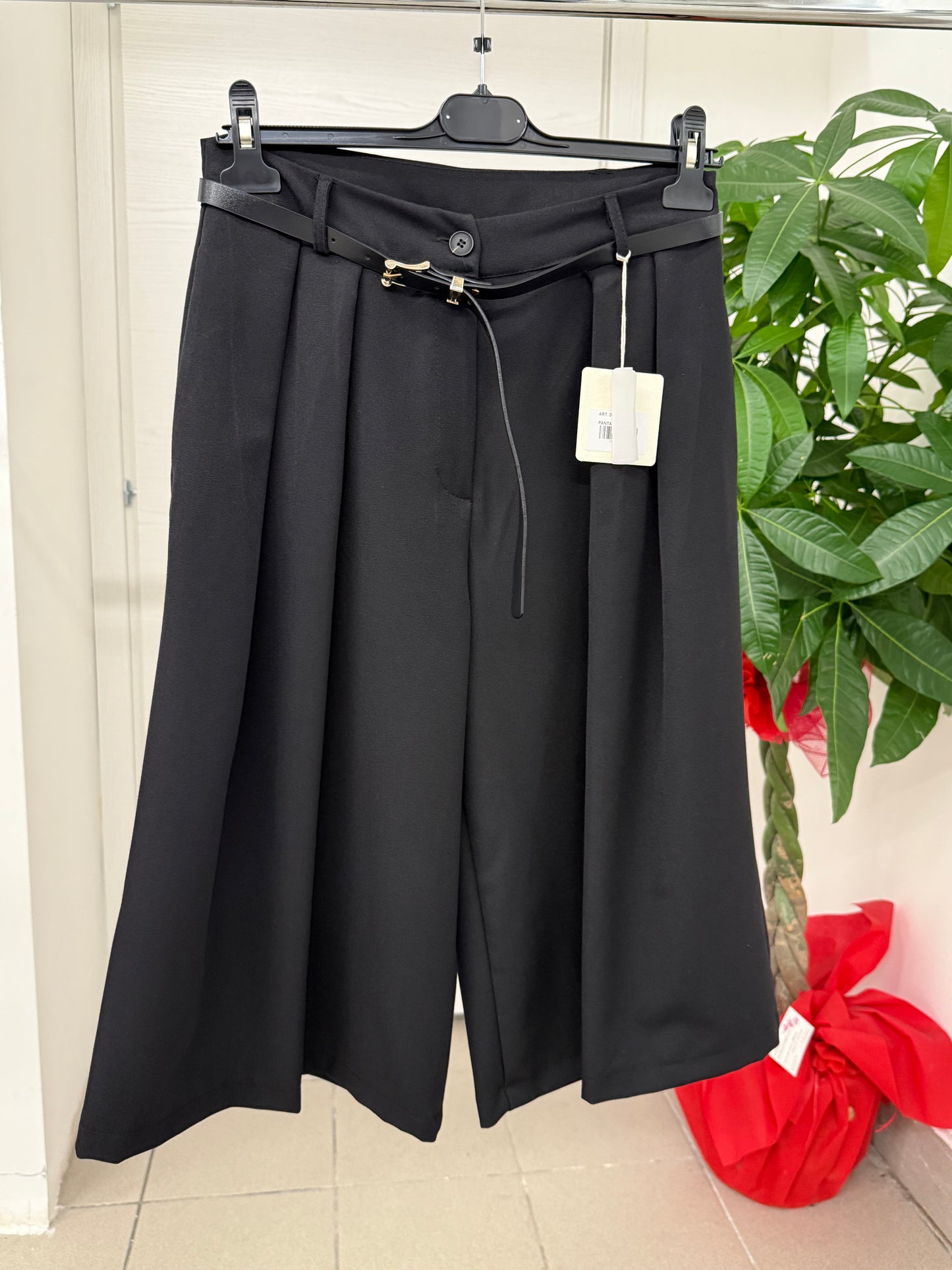 Pantaloni bermuda con cinta FGD MODA