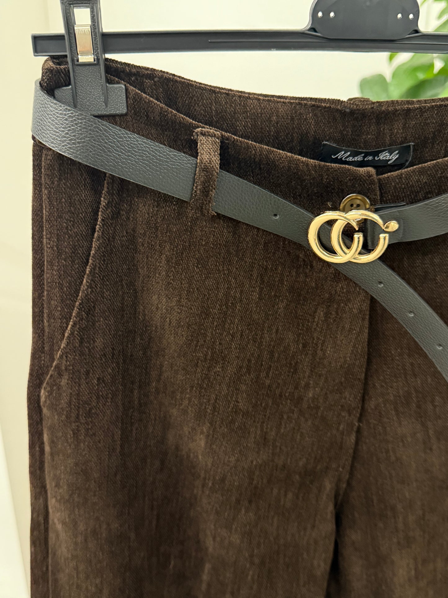 Pantaloni a palazzo effetto velluto con cinta