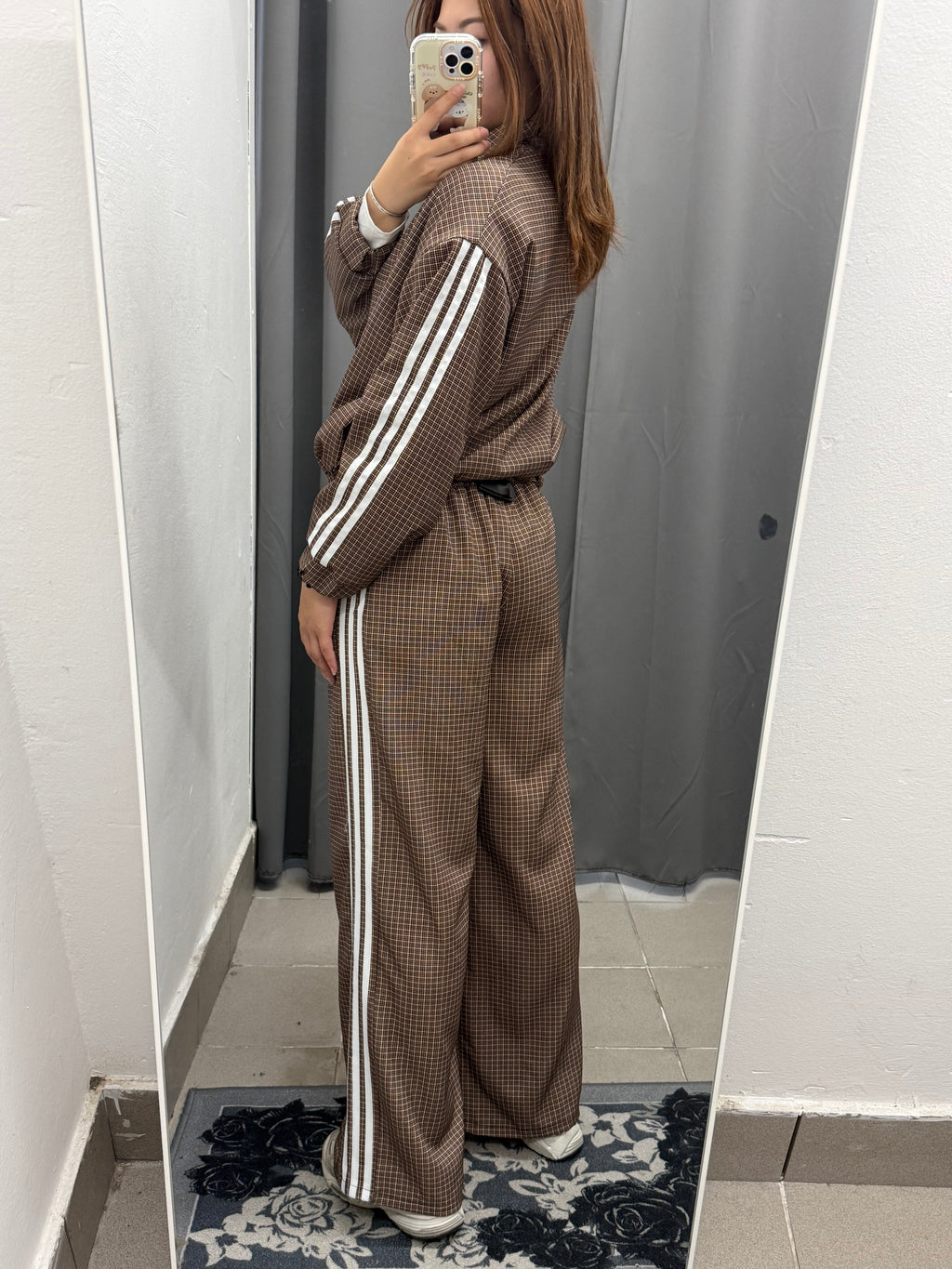Set Coordinato A Quadretti Giacca Con Zip E Pantaloni A Palazzo Con Strisce Laterali FGD MODA