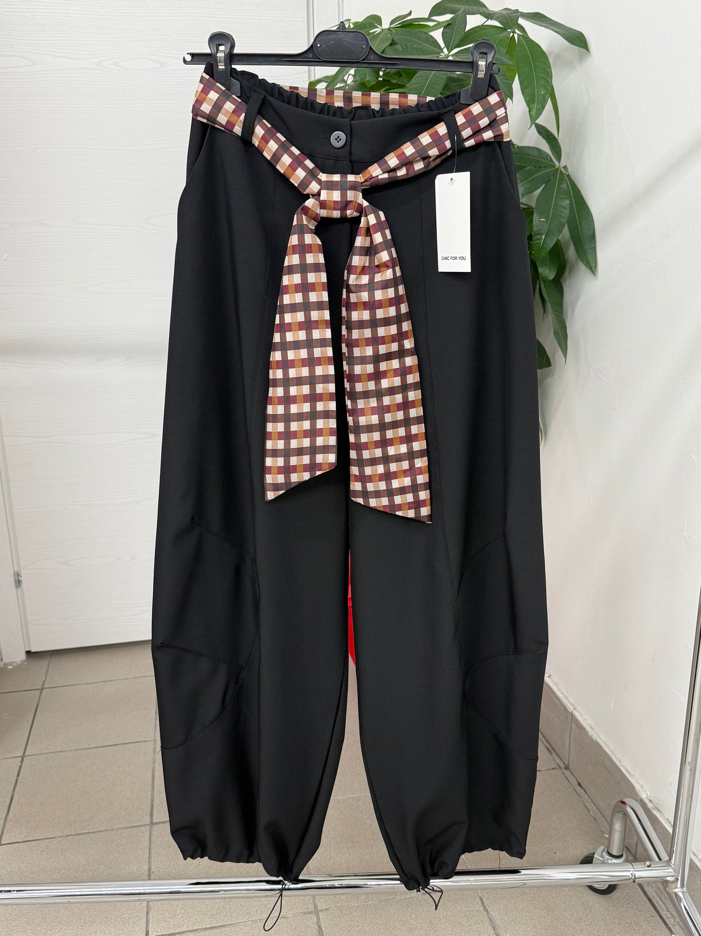 Pantaloni a palloncino con cinta e polsini