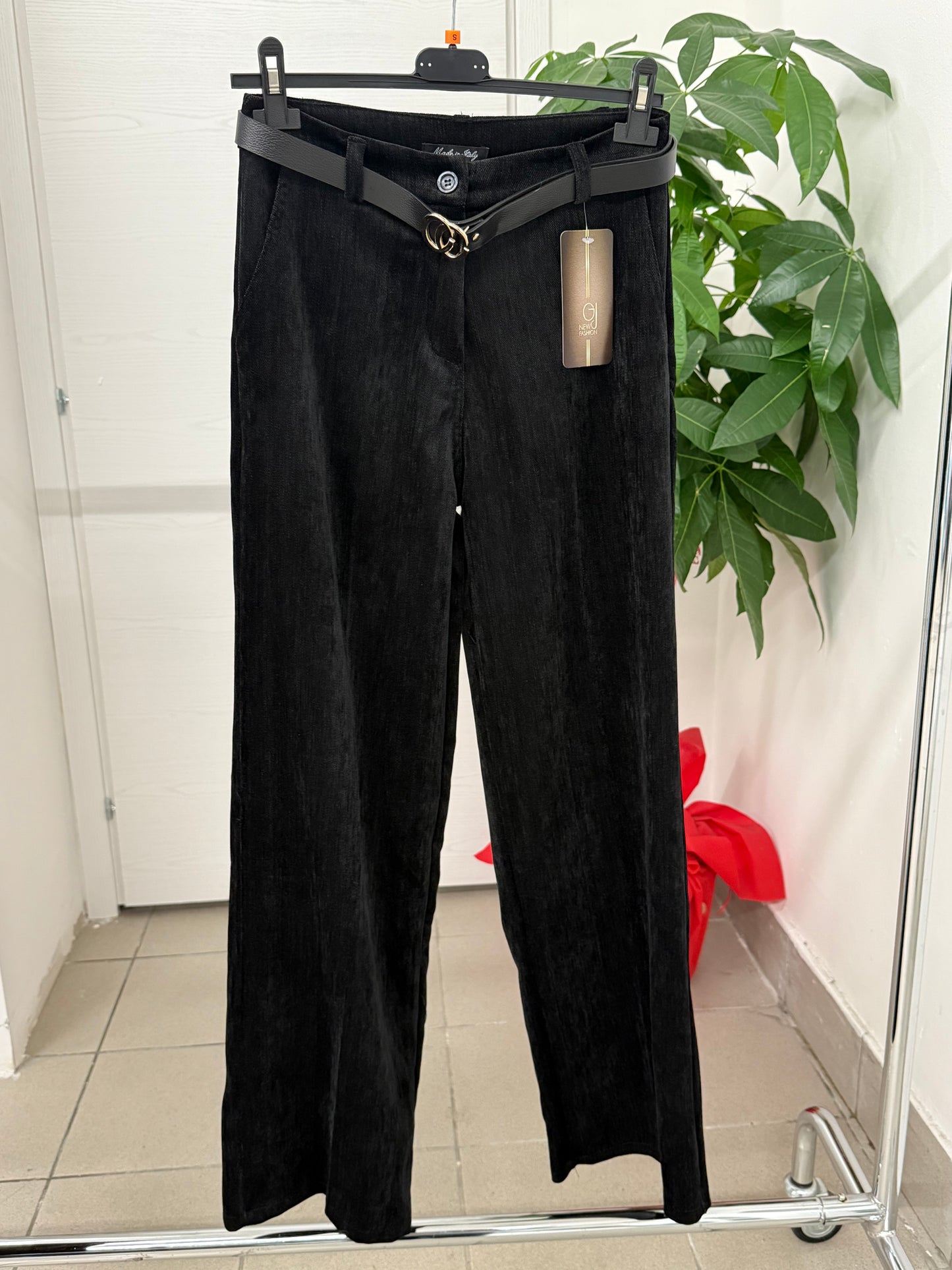 Pantaloni a palazzo effetto velluto con cinta