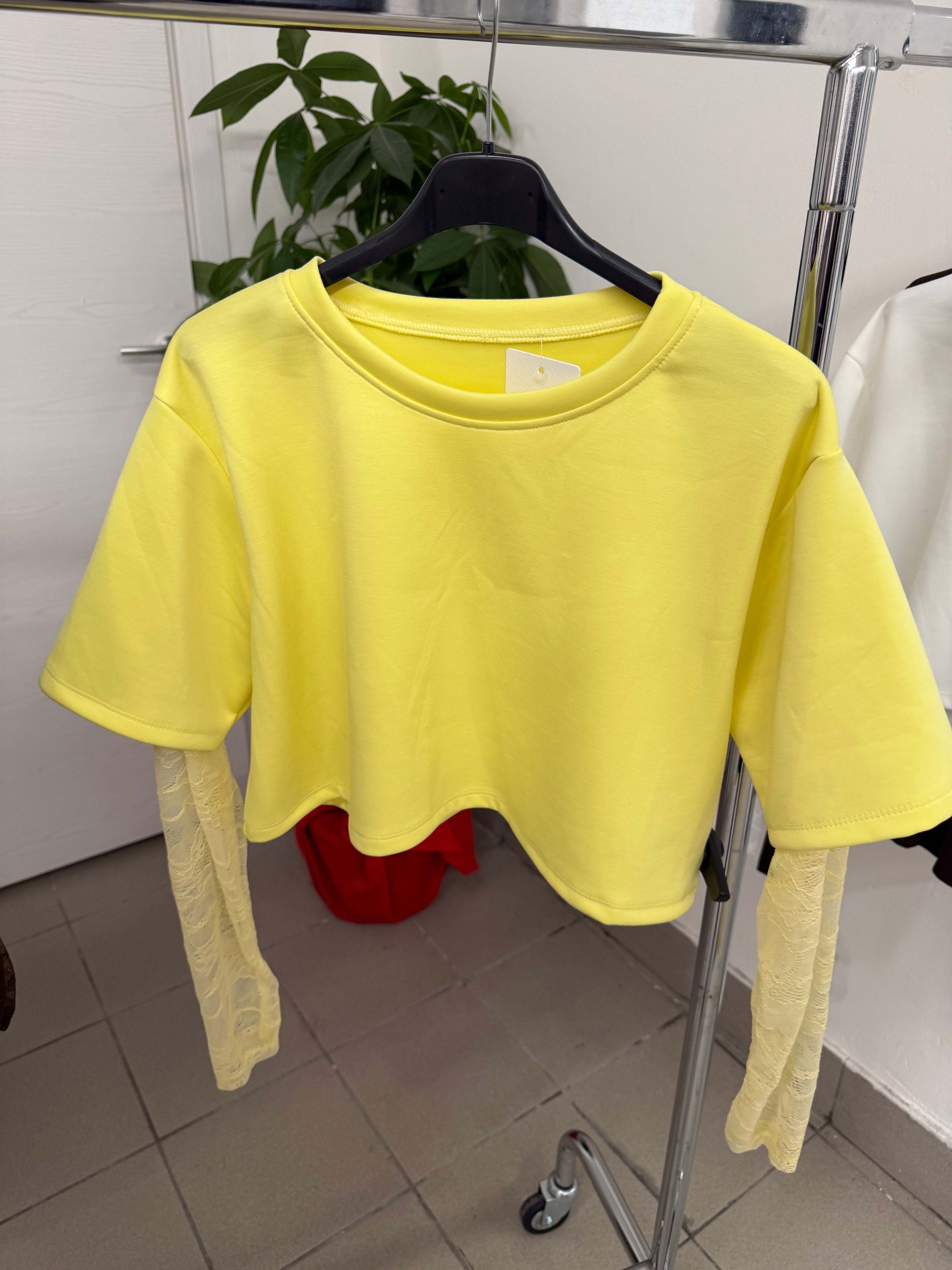 Maglietta con maniche in pizzo crop FGD MODA