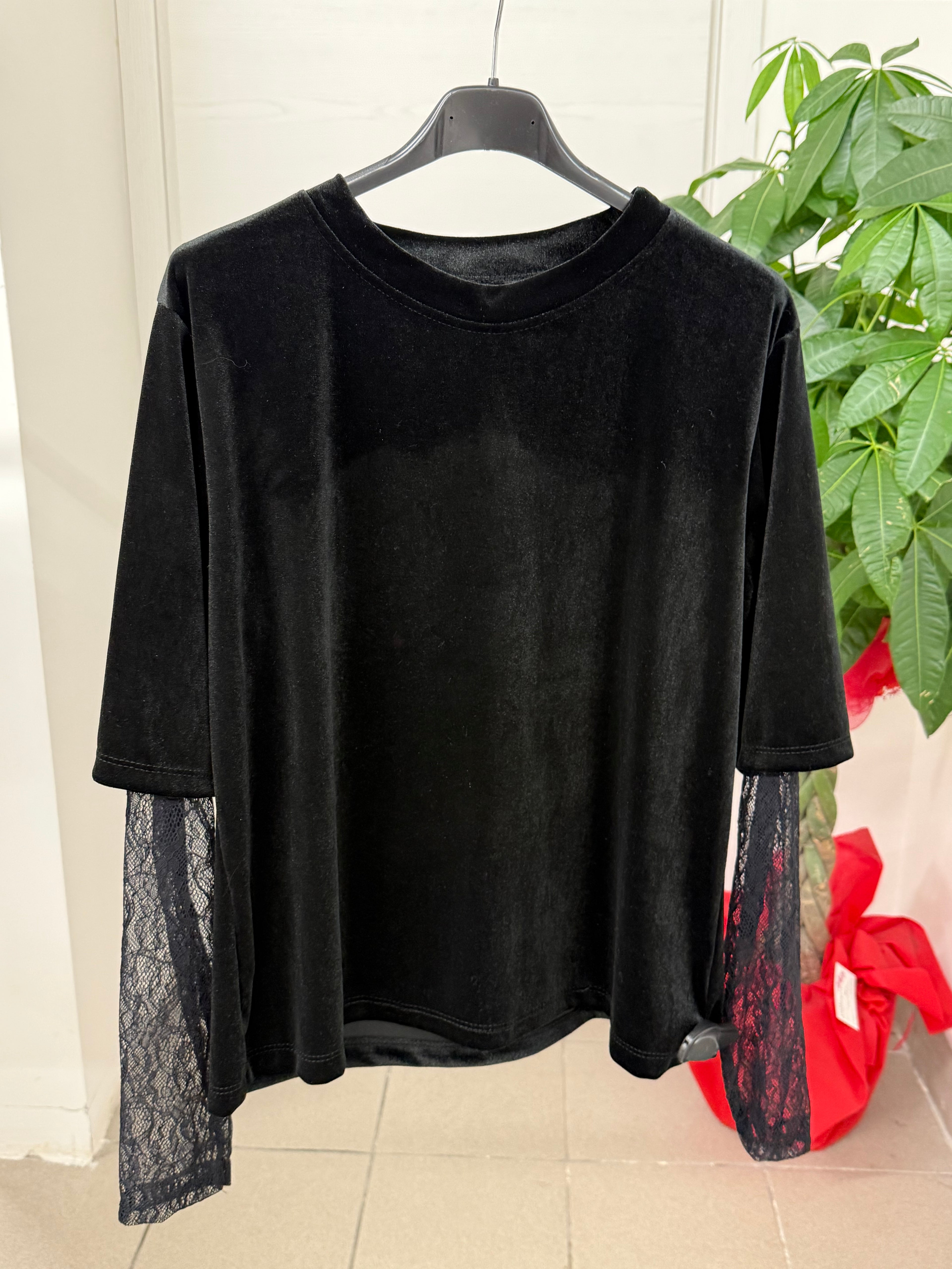Maglietta in velluto con maniche in pizzo FGD MODA