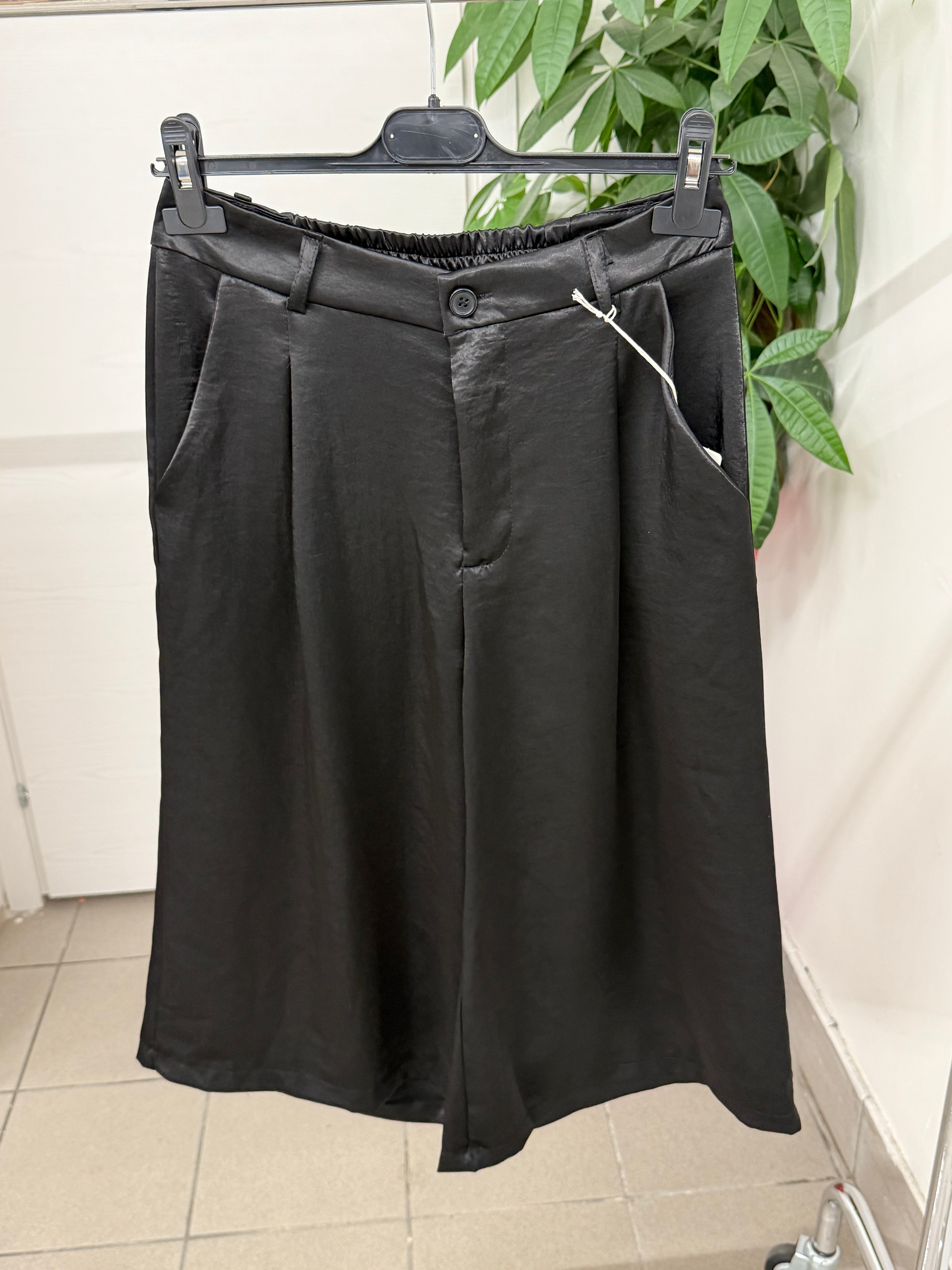 Pantaloni Bermuda Effetto Raso FGD MODA