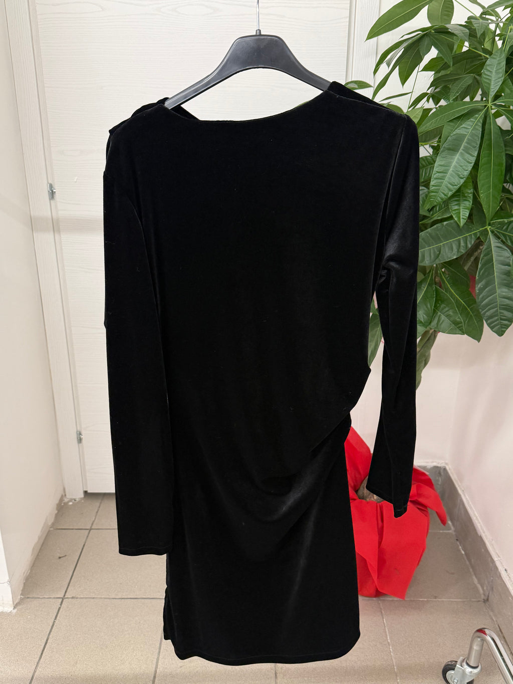 Abito in velluto a maniche lunghe con pence laterali FGD MODA