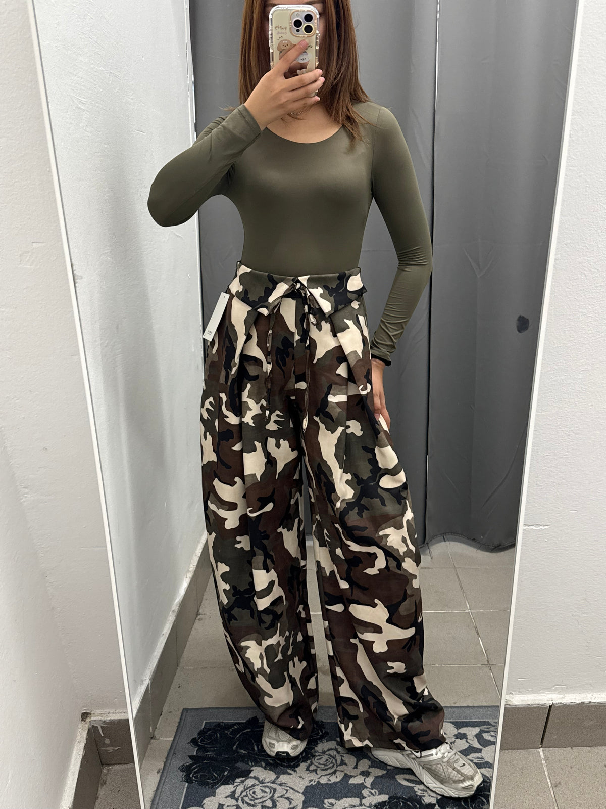 Pantaloni Barrel Militari Con Pieghe In Vita E Pence FGD MODA