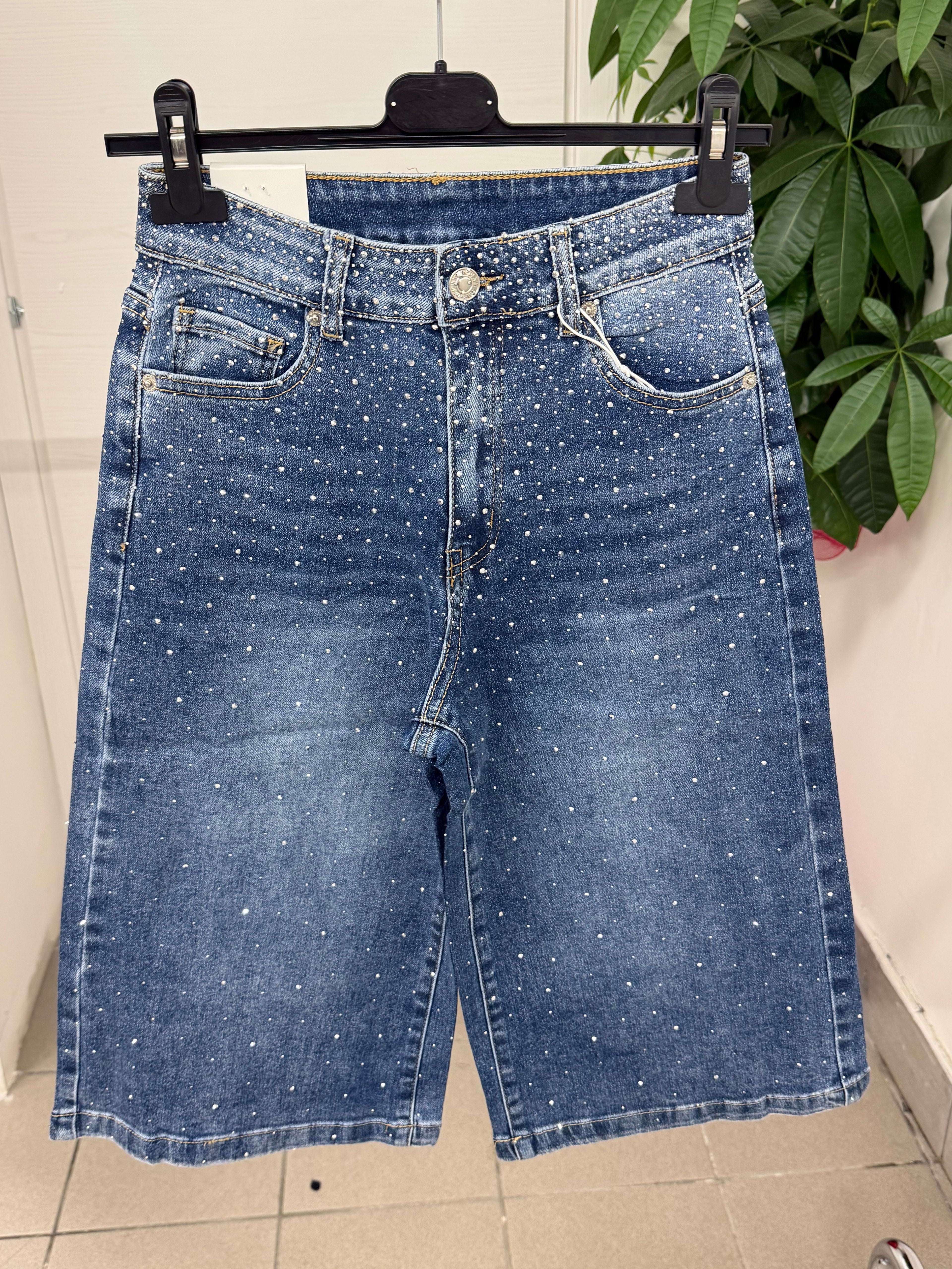 Bermuda di jeans con brillantini KM3586 FGD MODA