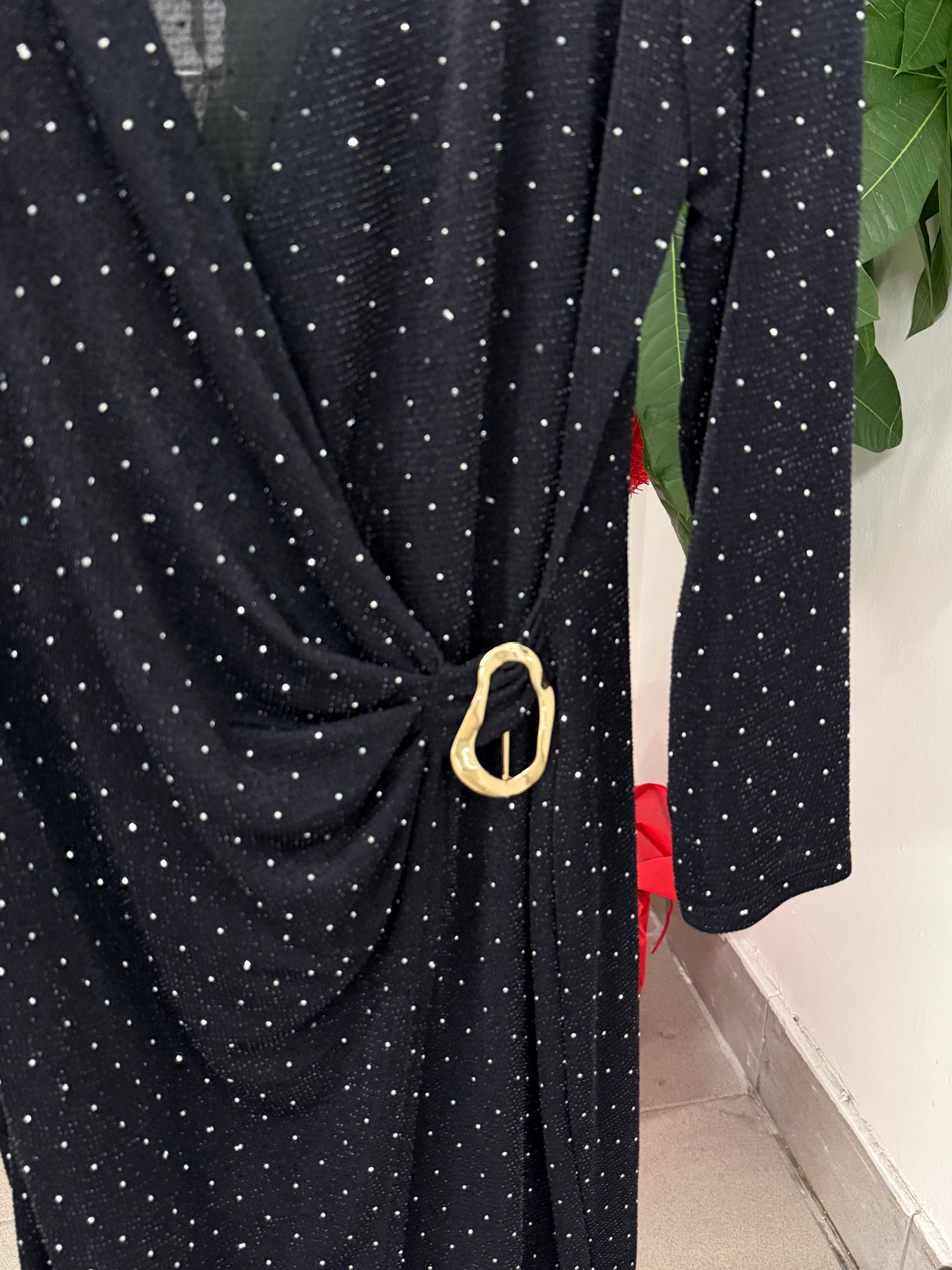 Abito a maniche lunghe brillantinato con gioiello FGD MODA