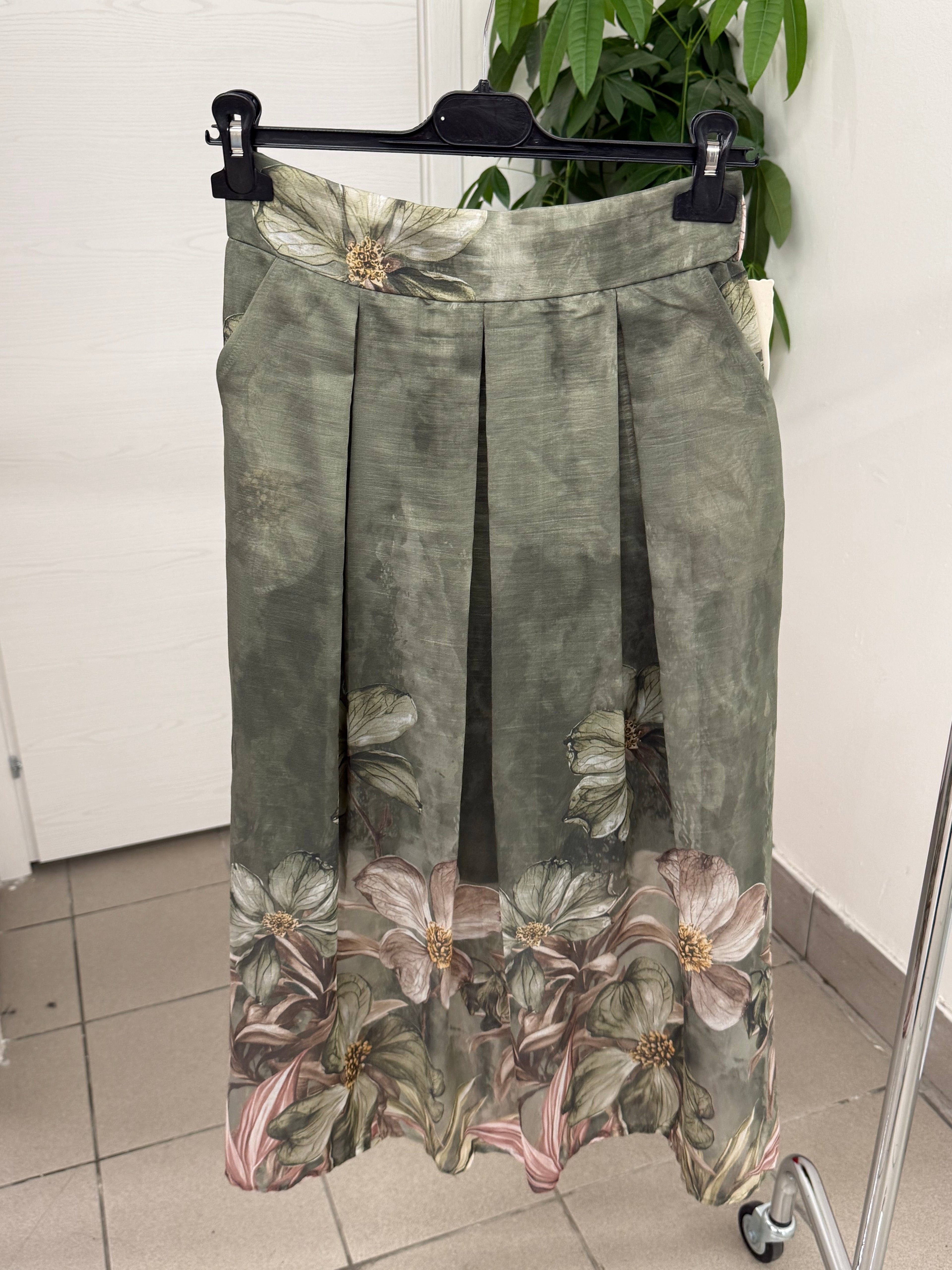 Gonna midi a pieghe con stampe fiorate FGD MODA