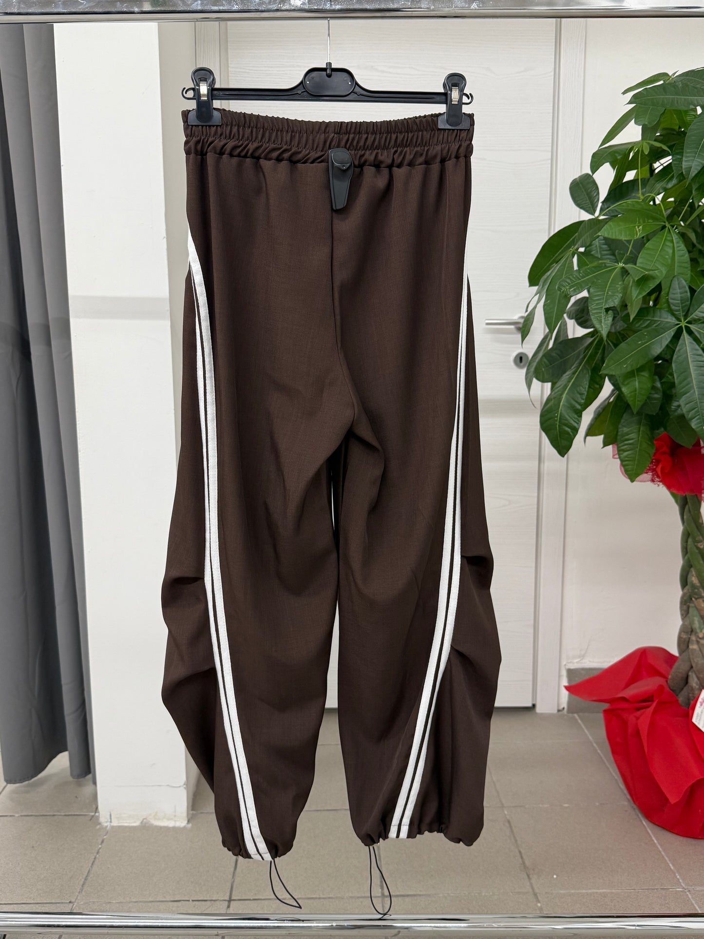 Pantaloni tuta arricciati con strisce laterali e polsini FGD MODA