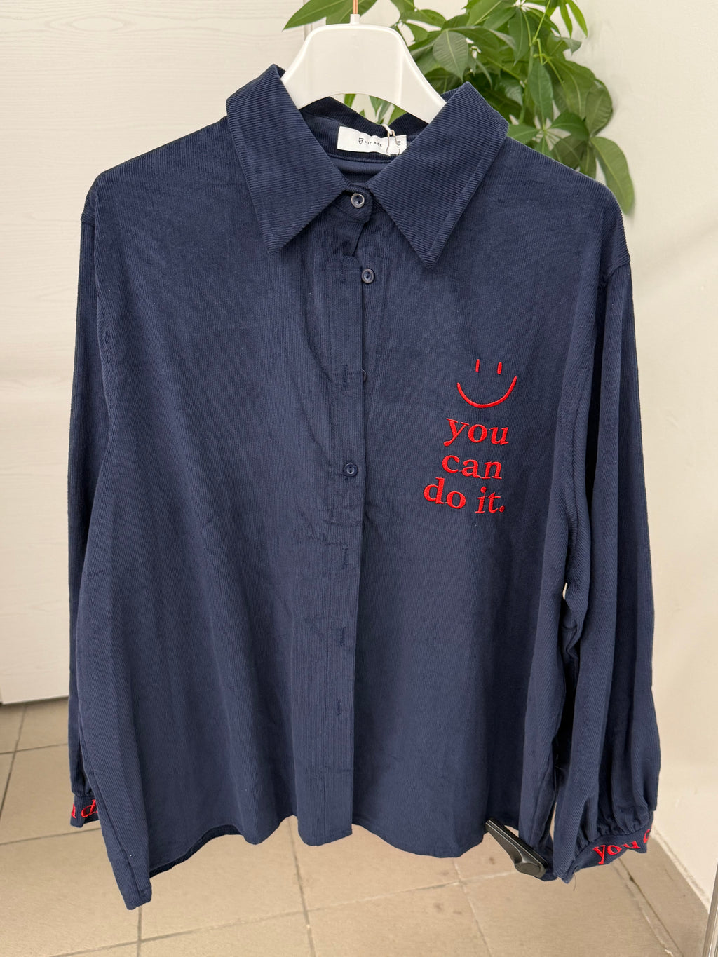 Camicia in velluto a costine con scritta “You can do it”