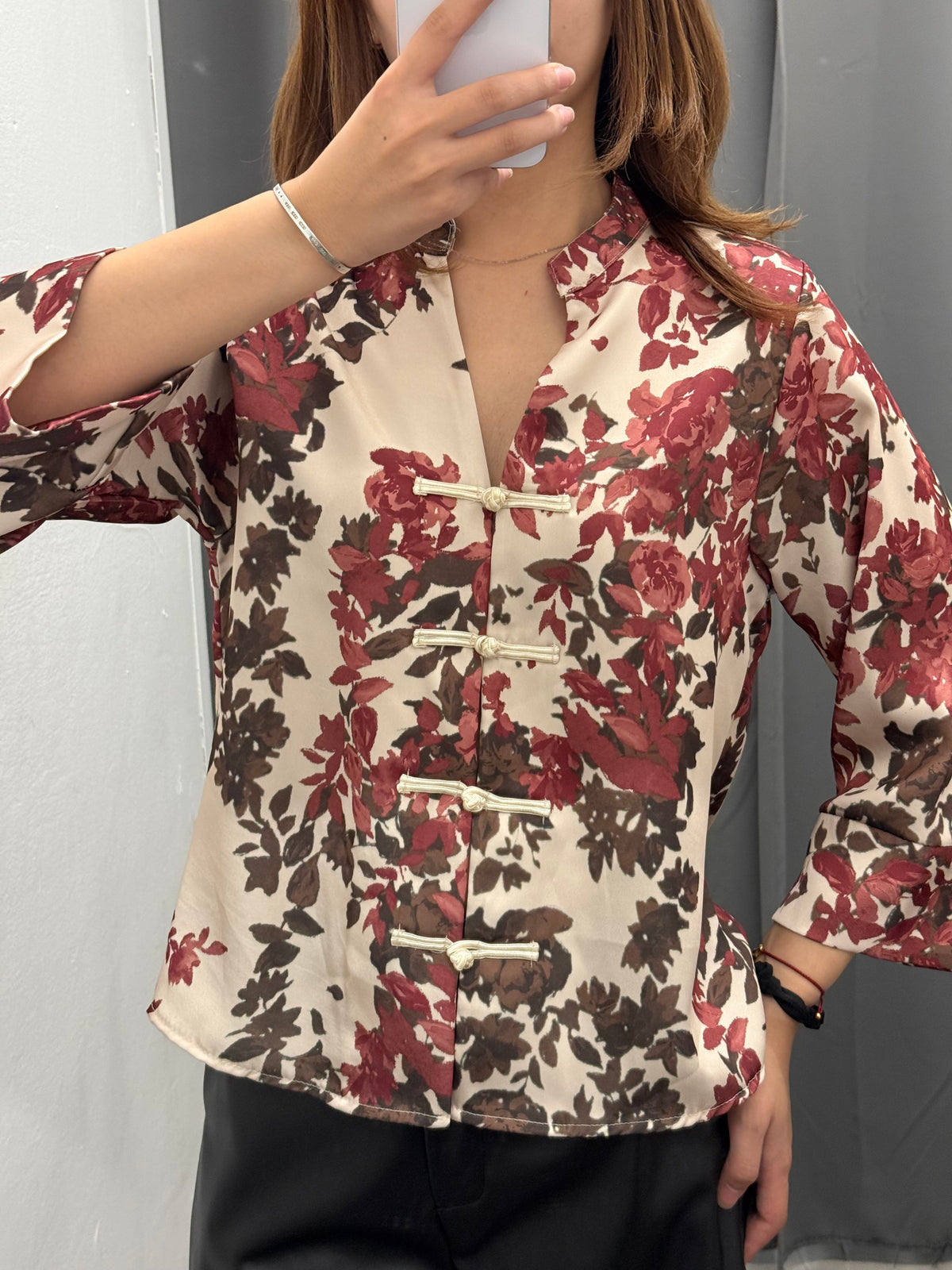 Blusa Effetto Raso A Fantasia Con Chiusura A Rocchetto FGD MODA