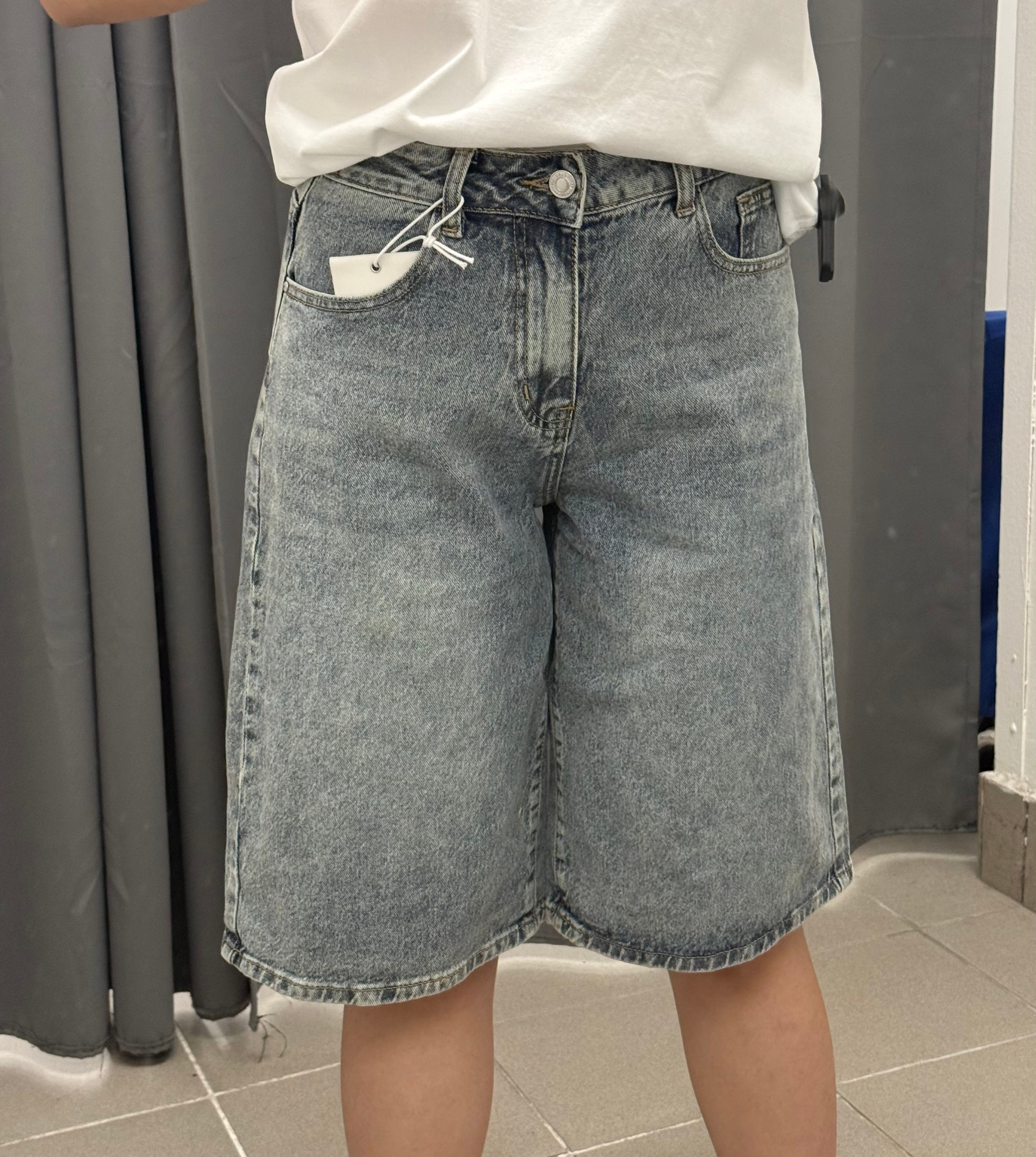Bermuda di jeans con taschino e strappi brillantinati YW-1805 FGD MODA