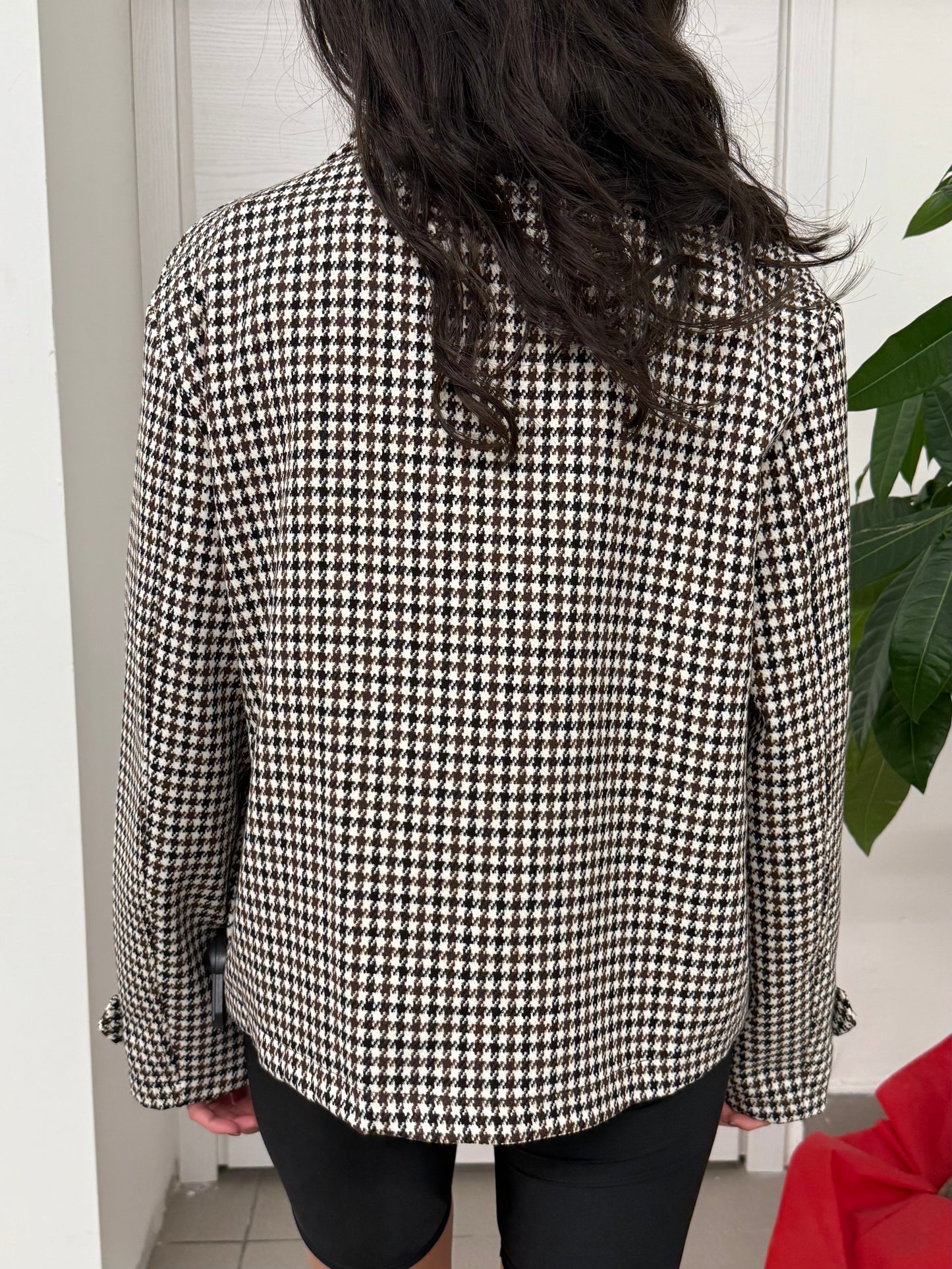 Trench corto con motivo