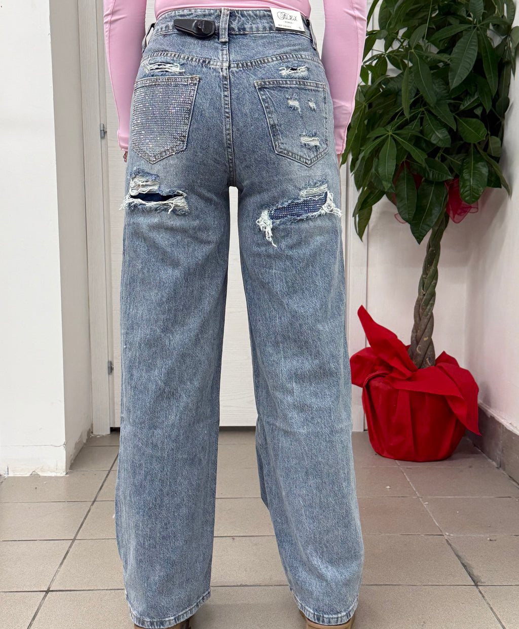 Jeans a palazzo con taschino e strappo brillantinato