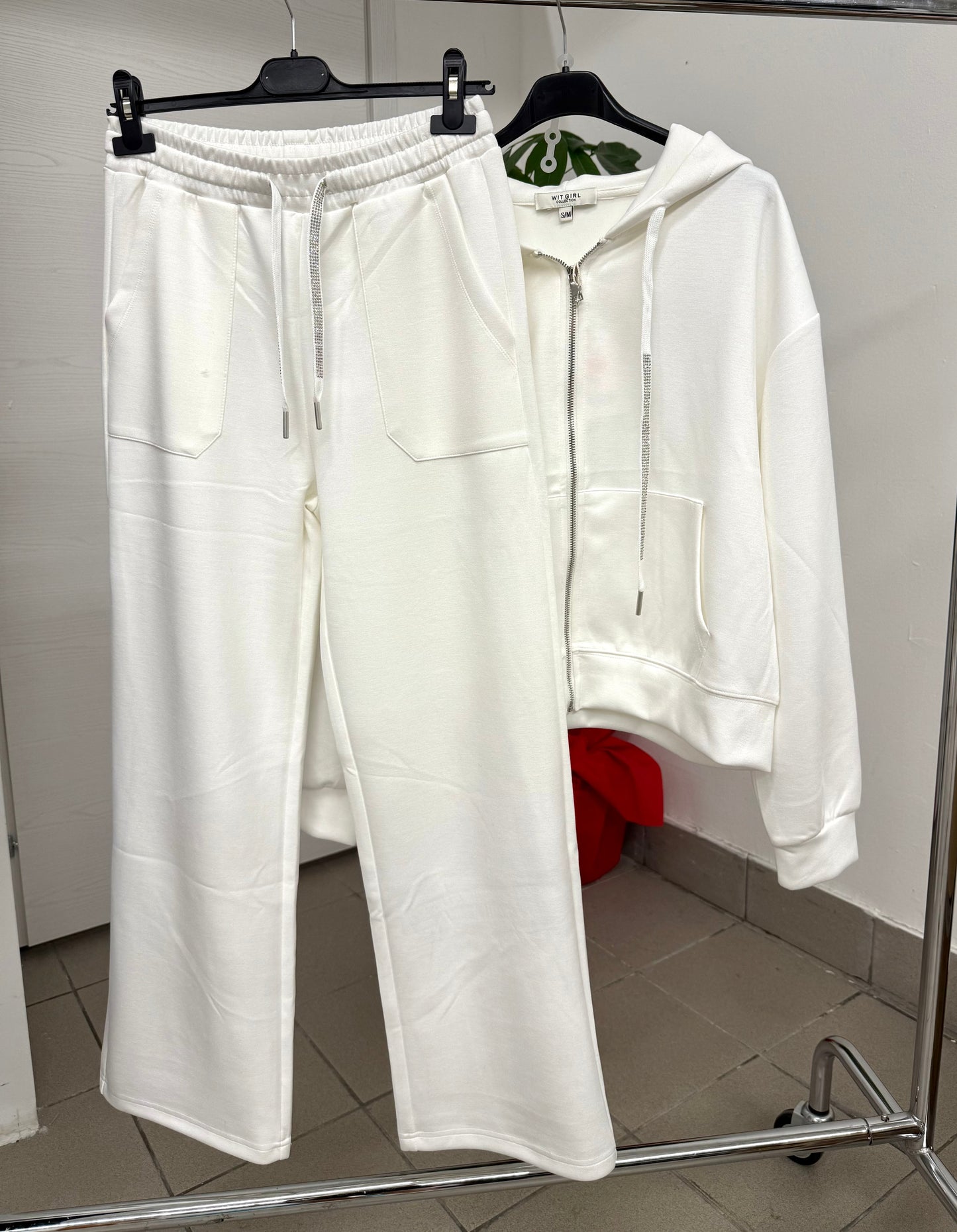 Set coordinato felpa con zip e pantaloni a palazzo con lacci brillantinati FGD MODA