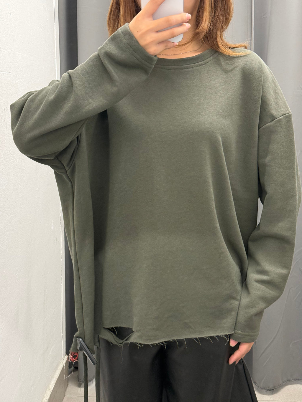 Felpa Garzata Over Fit Effetto Strappato Sul Bordo JUST WEST FGD MODA