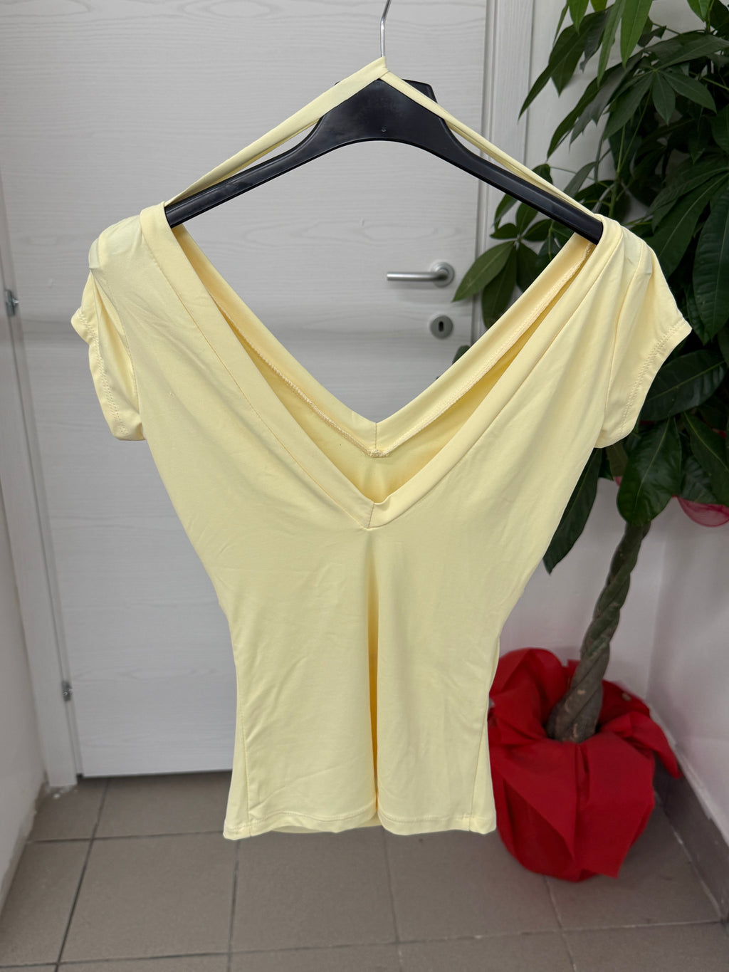 Maglietta in lycra scollo a V con arricciatura sui lati FGD MODA