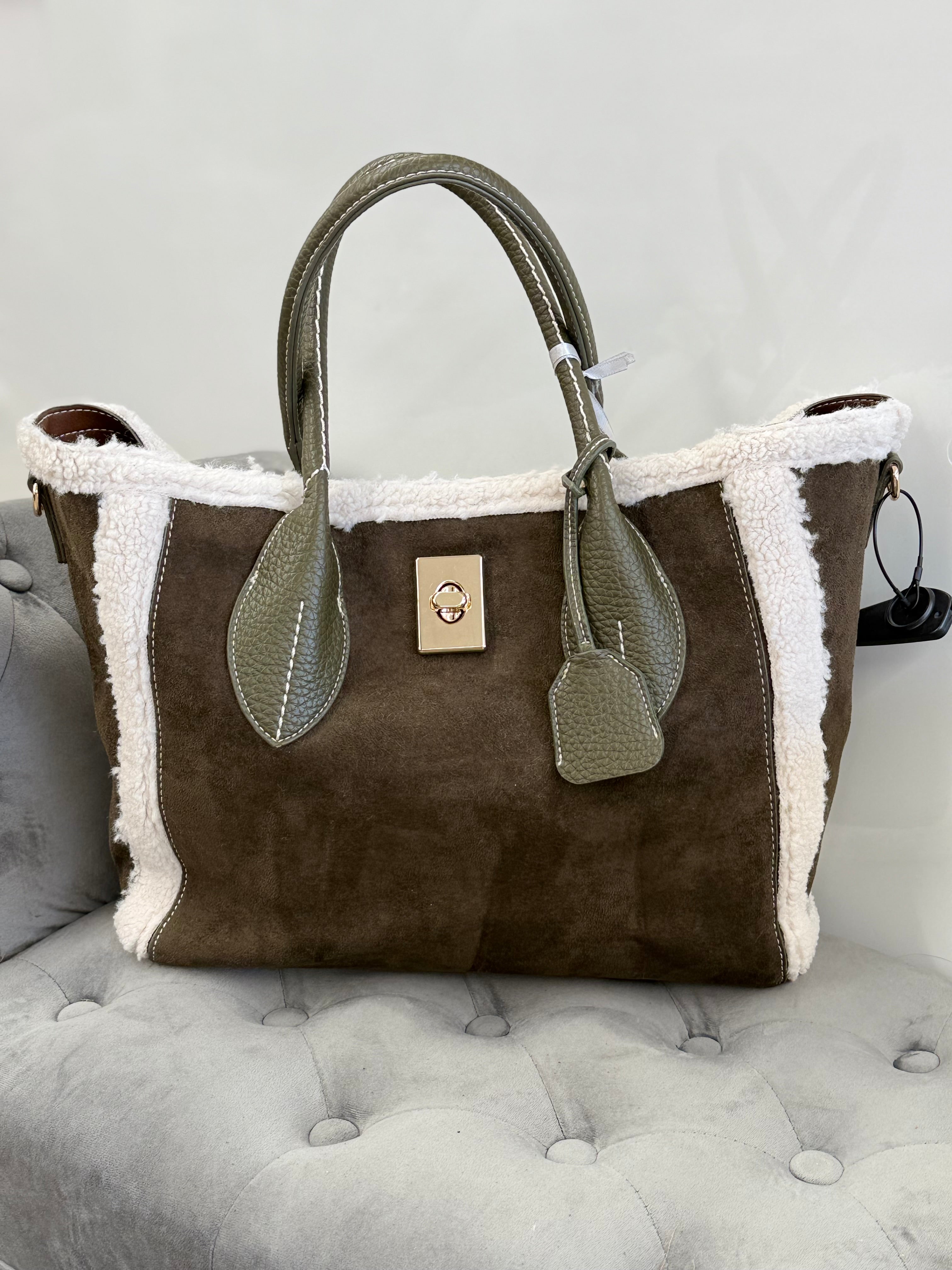Borsa da spalla in camoscio con pelliccia con tracolla FGD MODA
