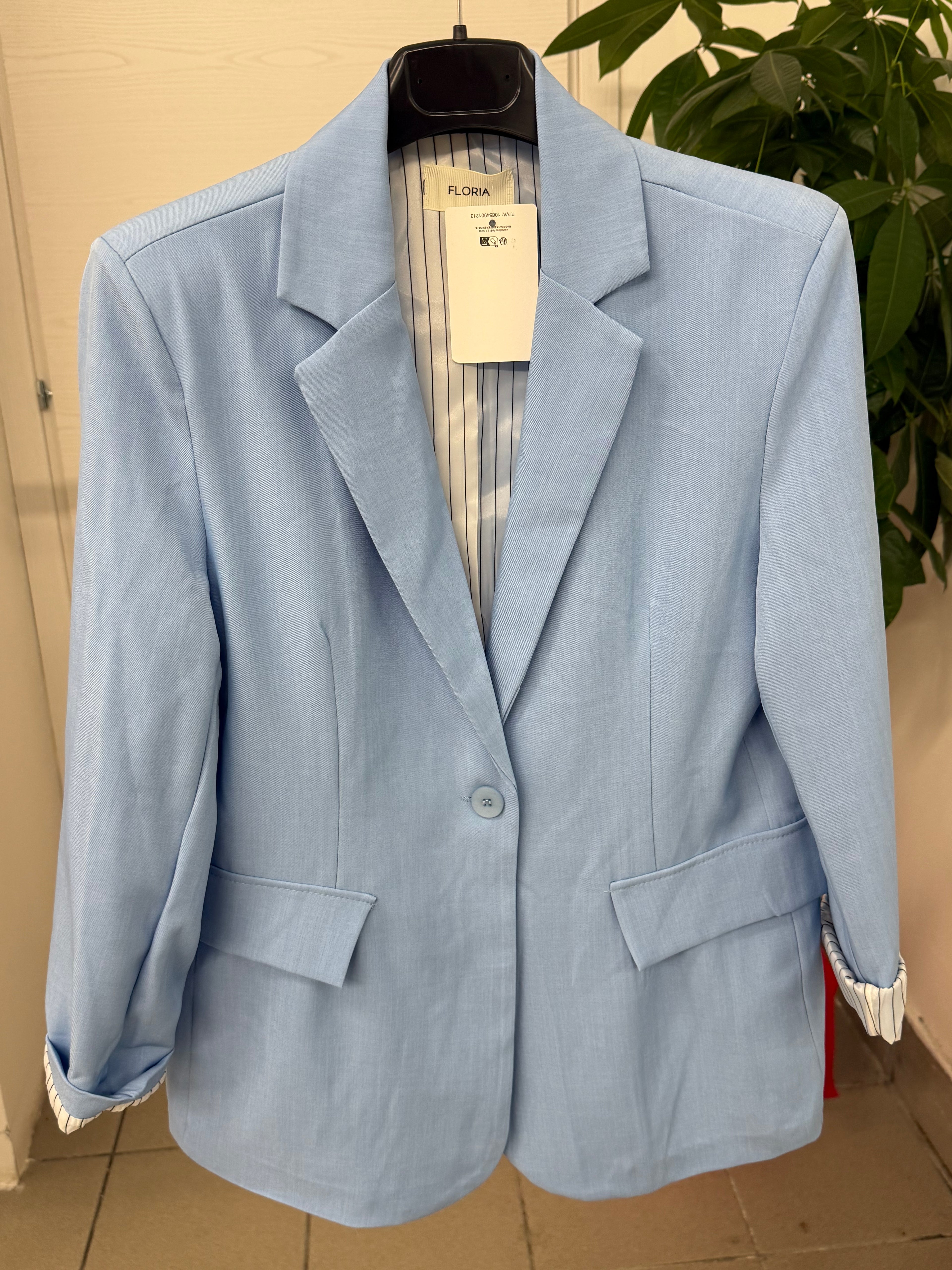 Giacca blazer con fodera a righe all’interno con spalline imbottite