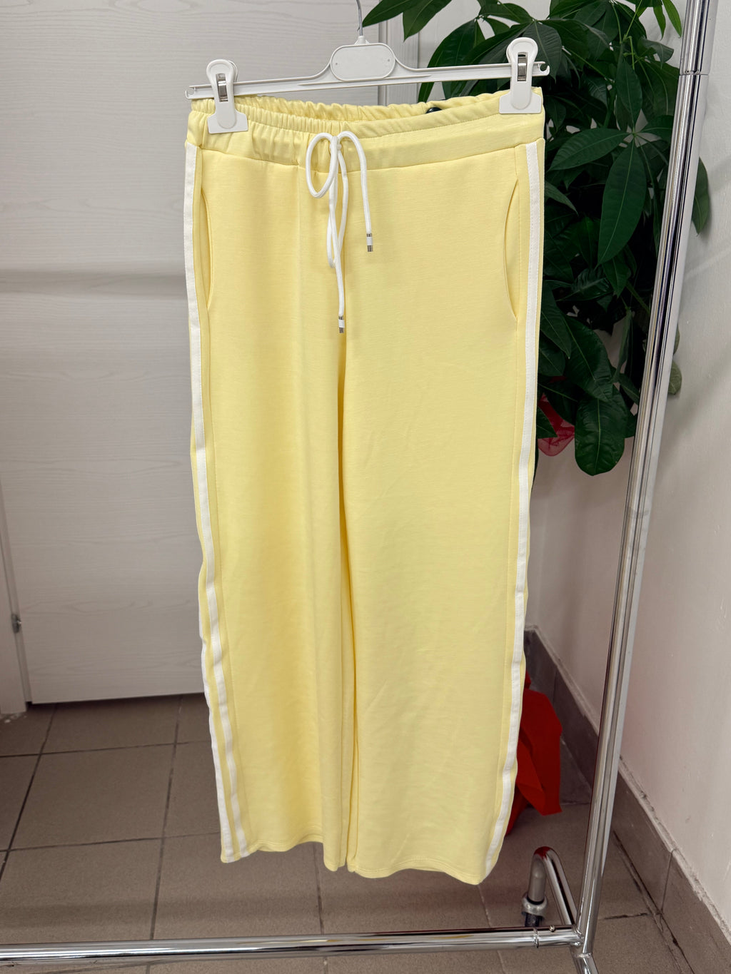 Pantaloni tuta a palazzo con strisce laterali FGD MODA