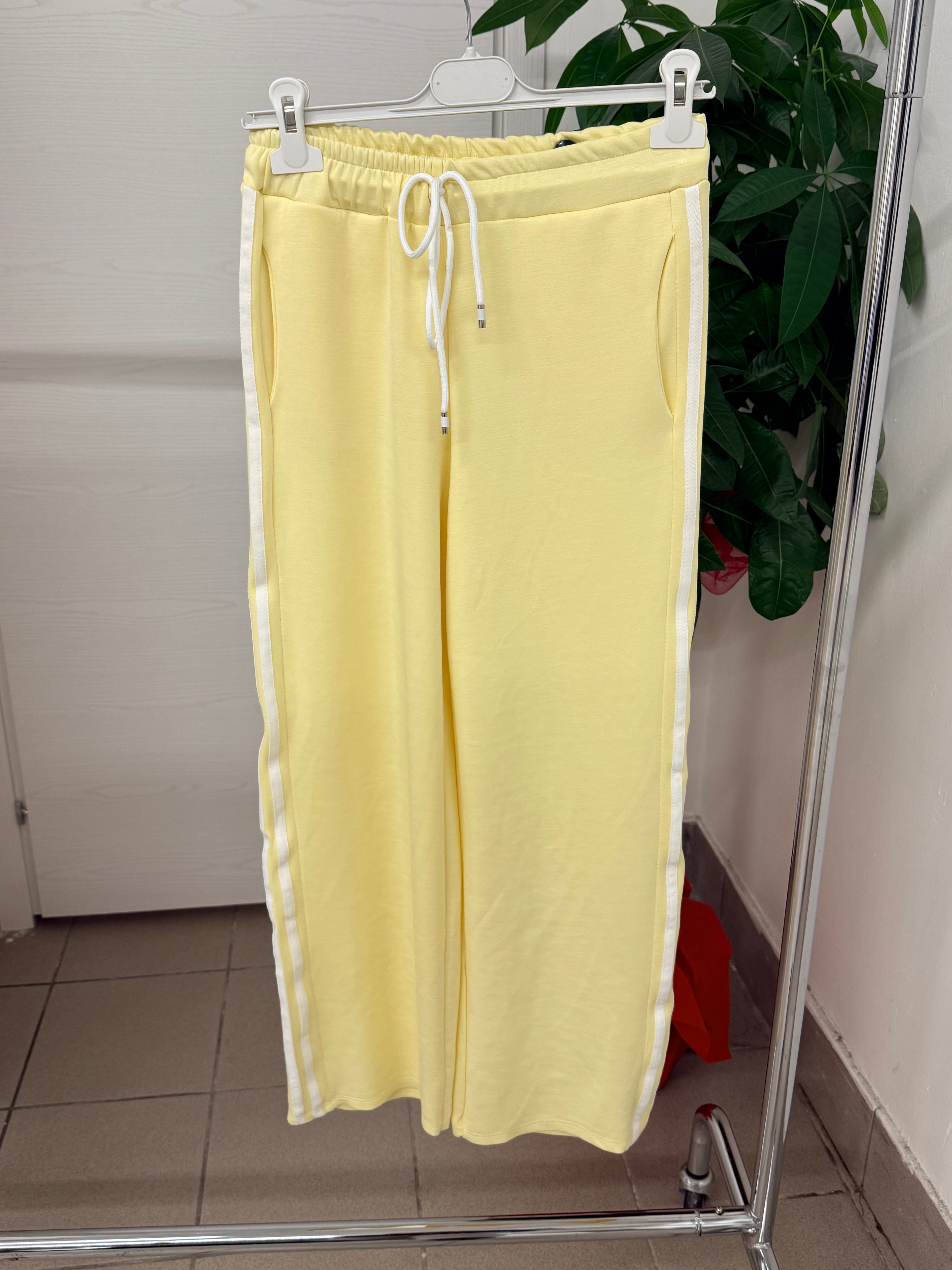 Pantaloni tuta a palazzo con strisce laterali FGD MODA