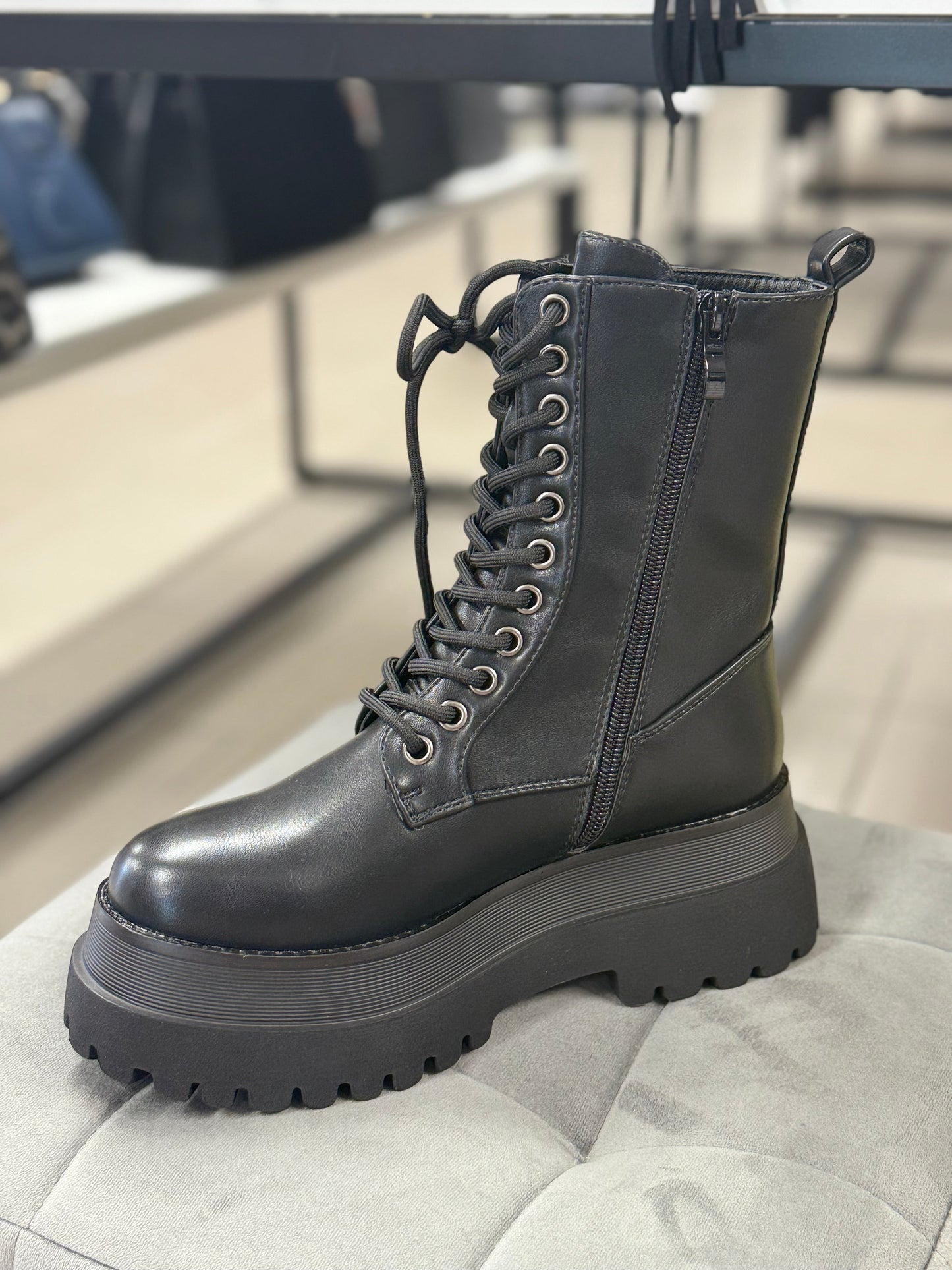 Anfibi in ecopelle con lacci con platform alta FGD MODA