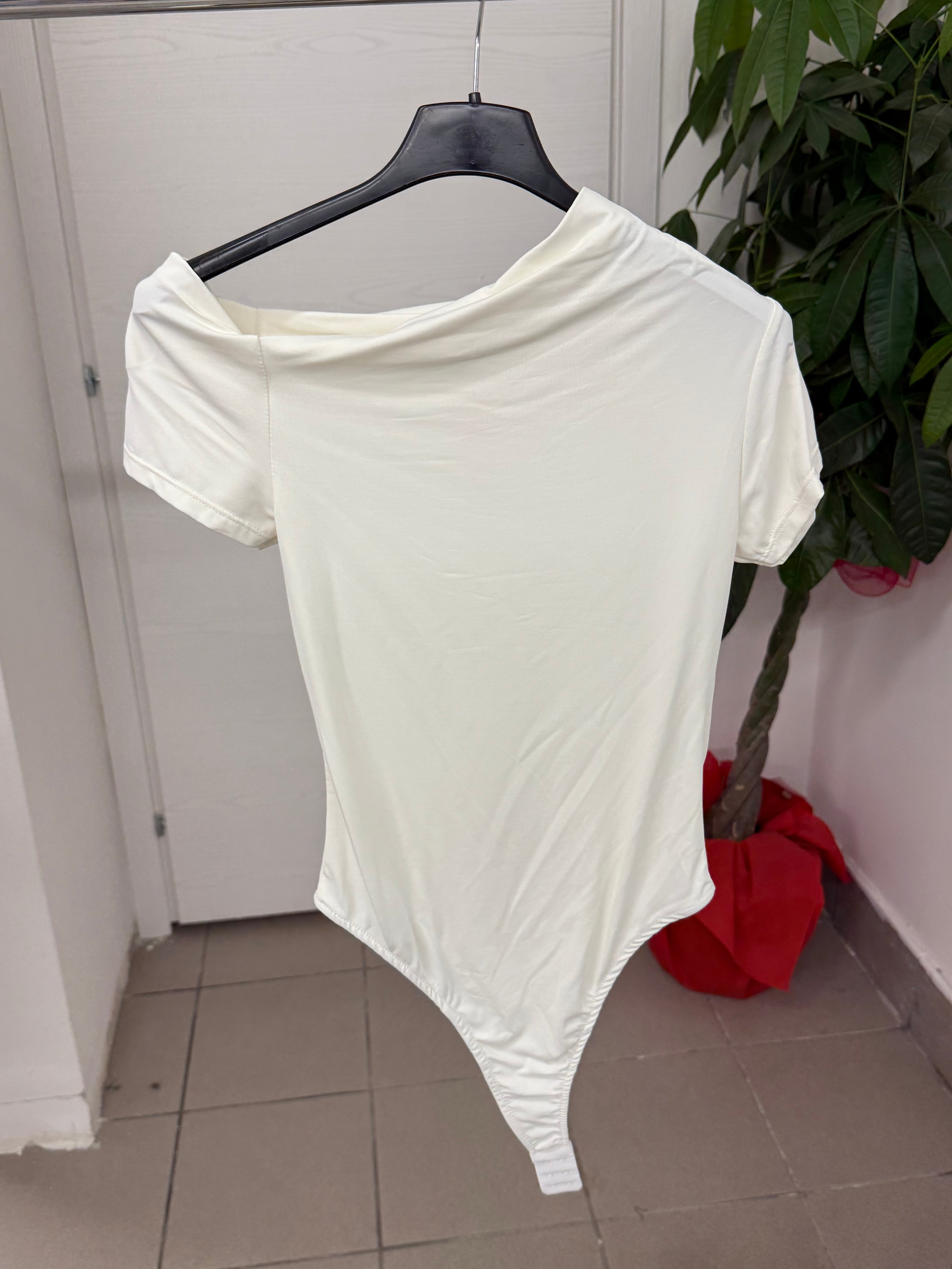 Body in lycra a maniche corte con scollo obliquo FGD MODA