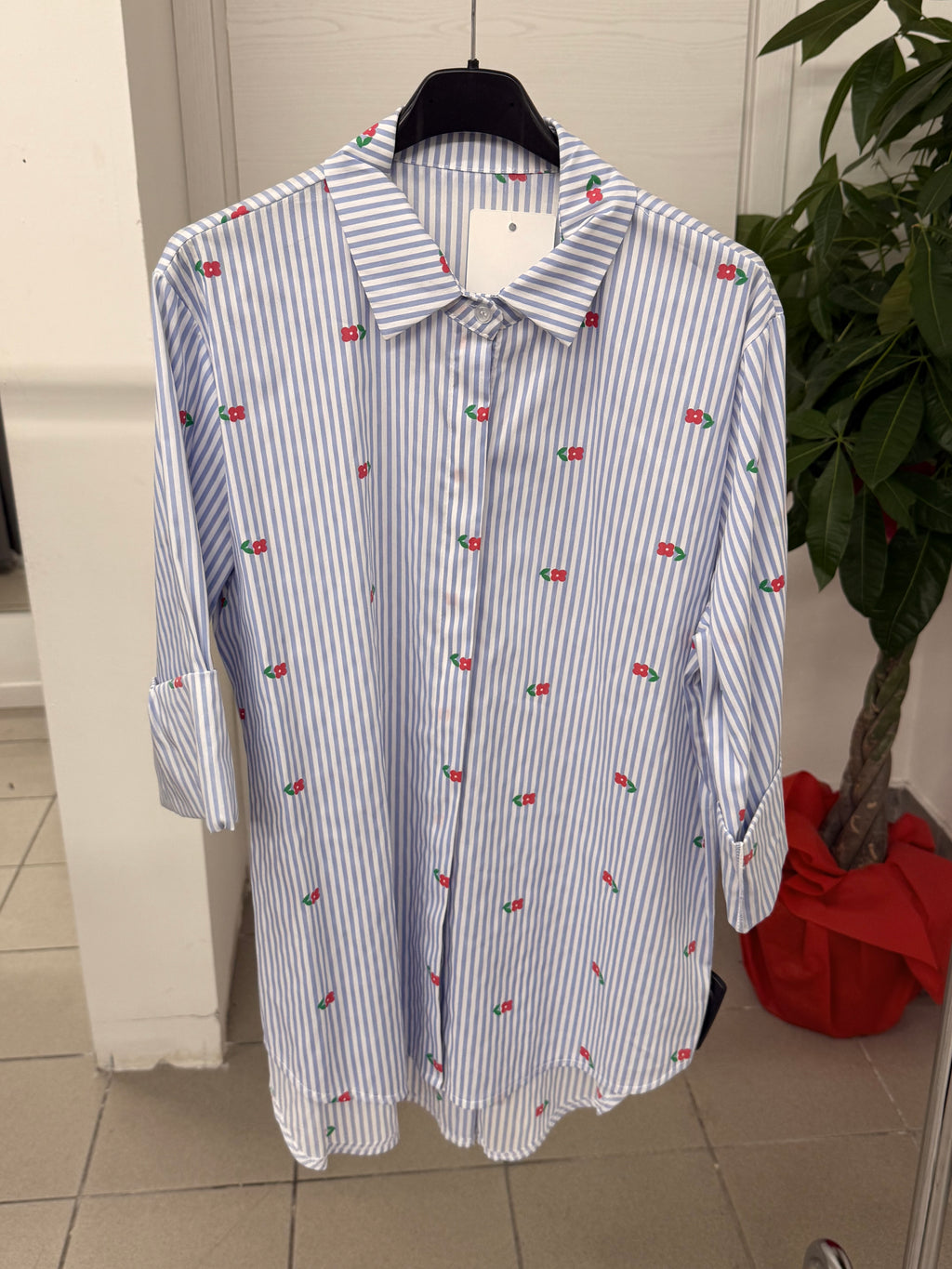 Camicia in cotone a righe con fiori FGD MODA