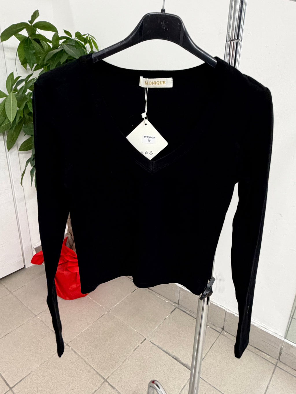 Magliettina corta a costine con scollo a V FGD MODA