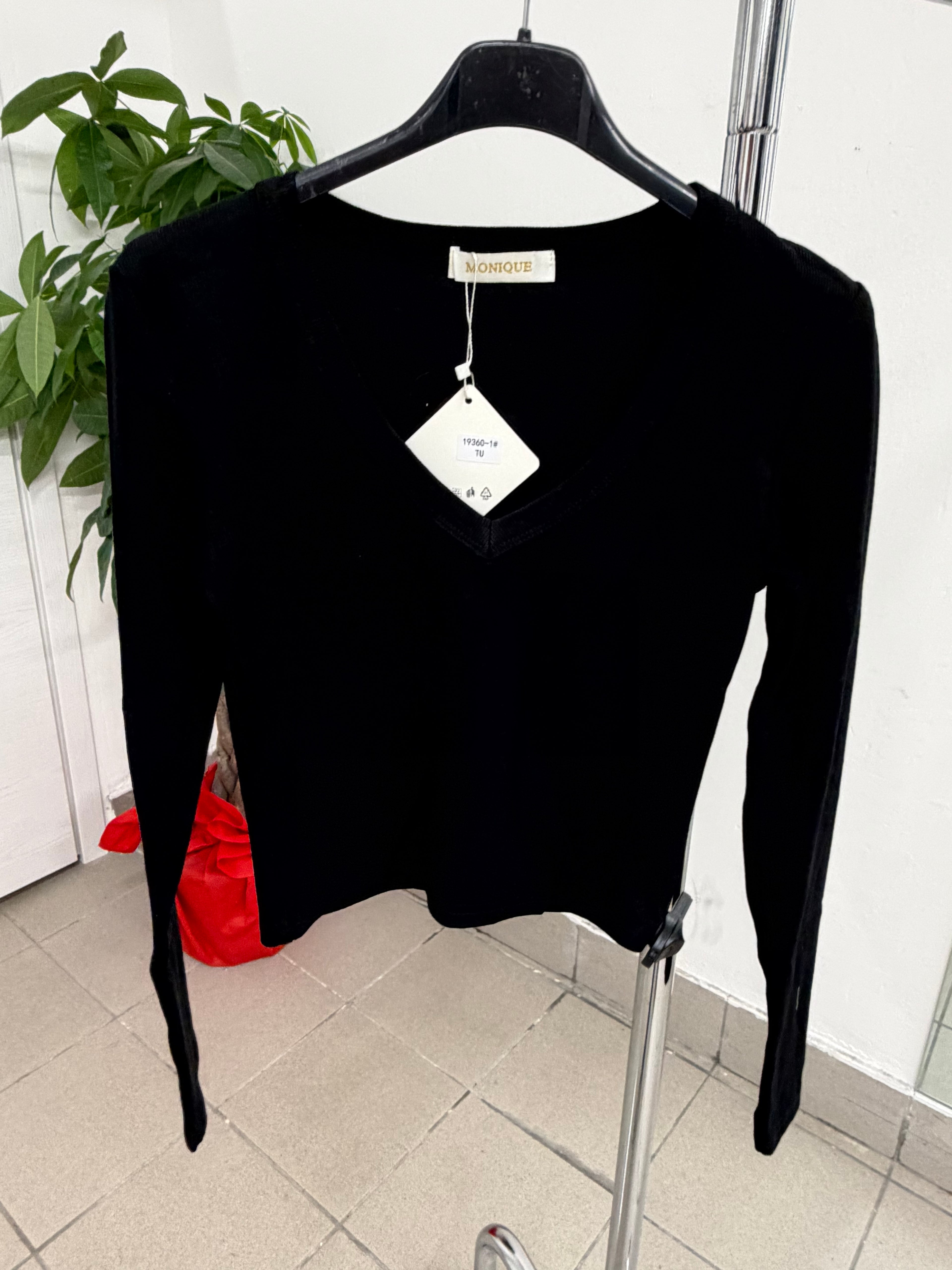 Magliettina corta a costine con scollo a V FGD MODA