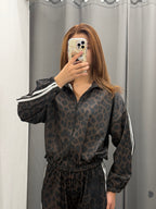 Set Coordinato Leopardato Felpa Con Zip E Pantaloni A Palazzo Con Strisce Laterali FGD MODA