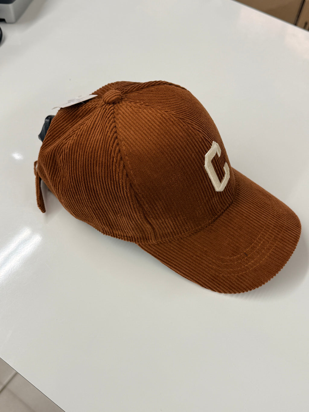 Cappello a visiera a costine con scritta FGD MODA