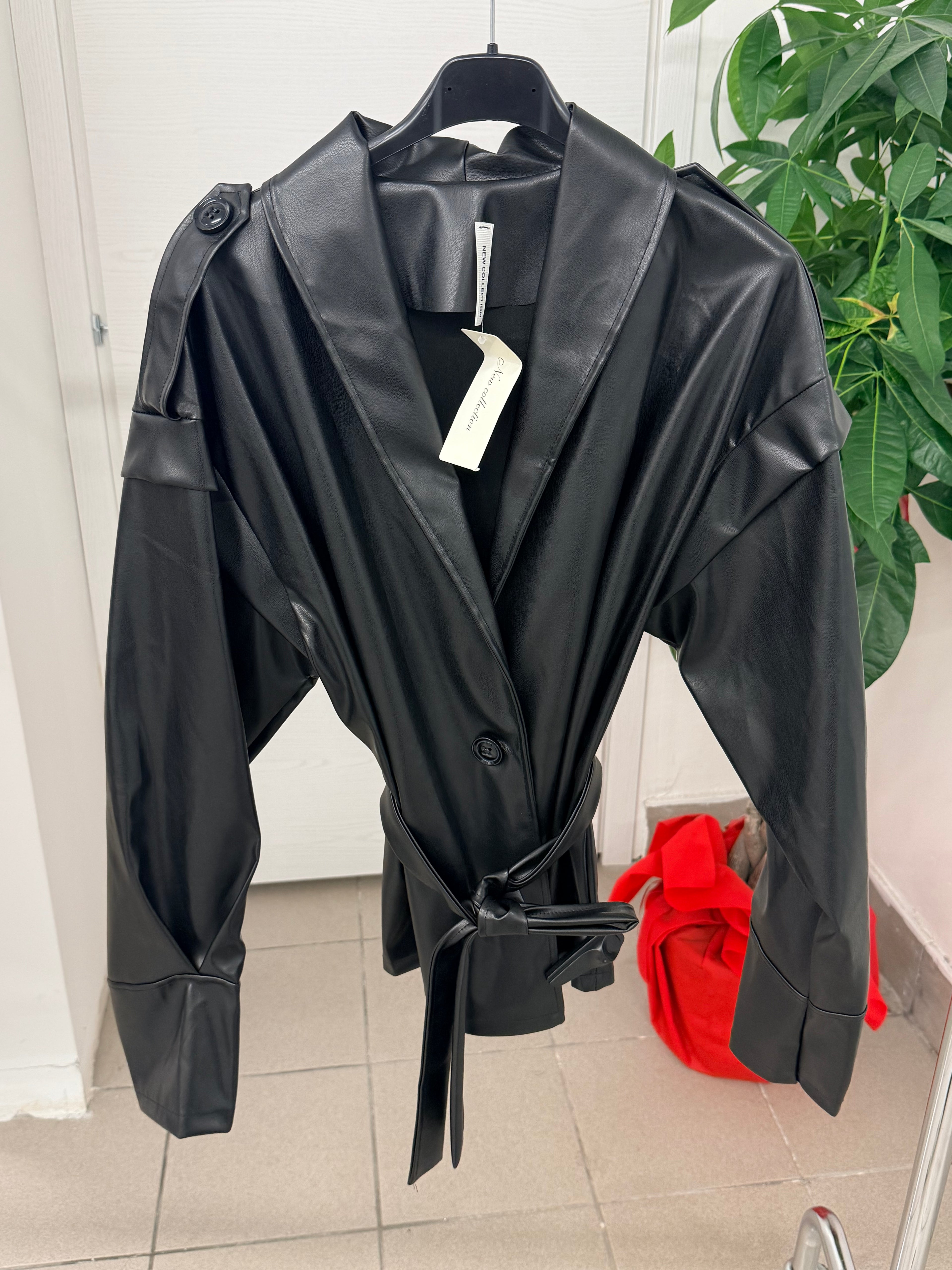 Giacca in ecopelle con cinta FGD MODA