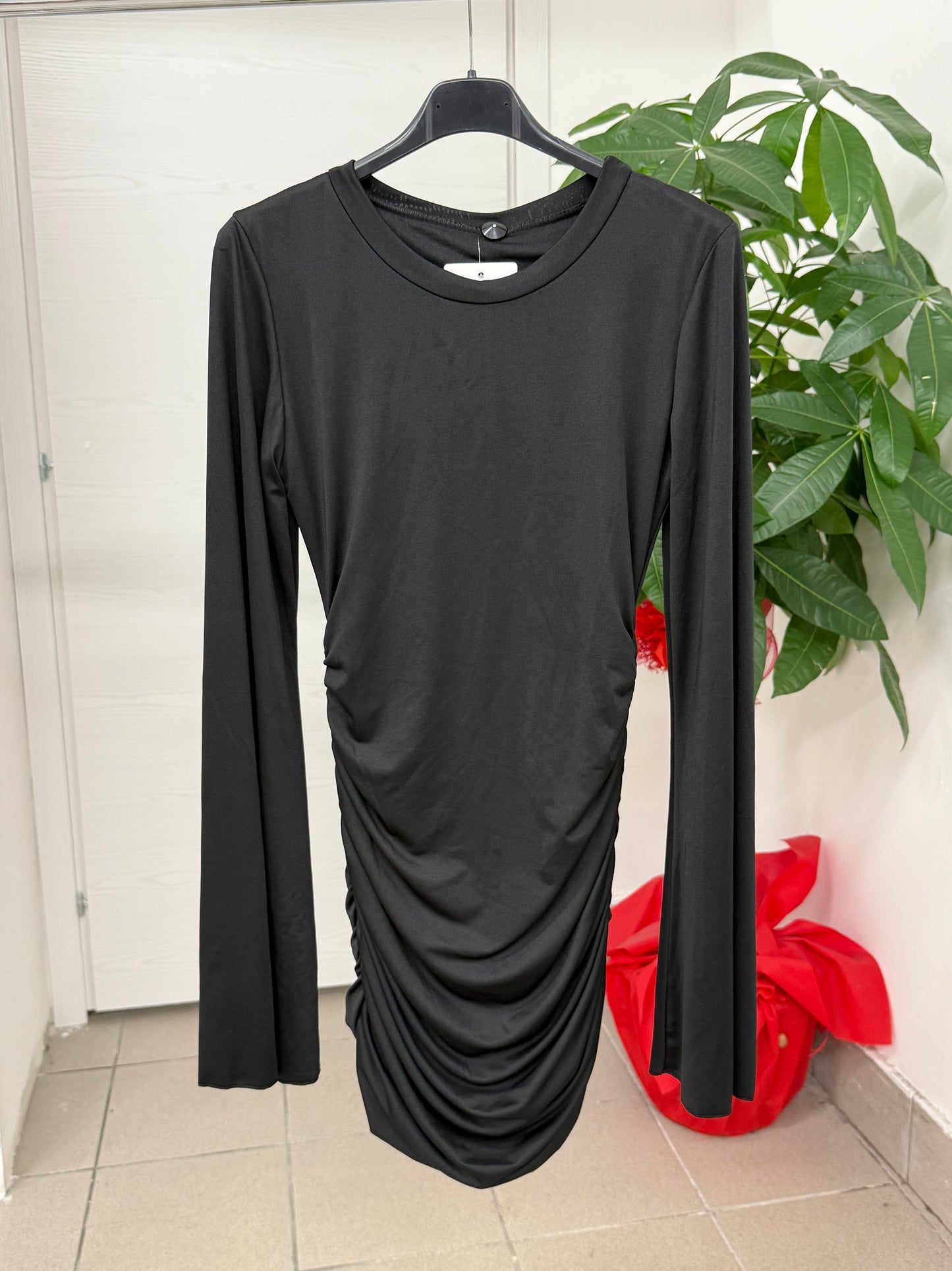 Abito corto a maniche larghe con pieghe FGD MODA